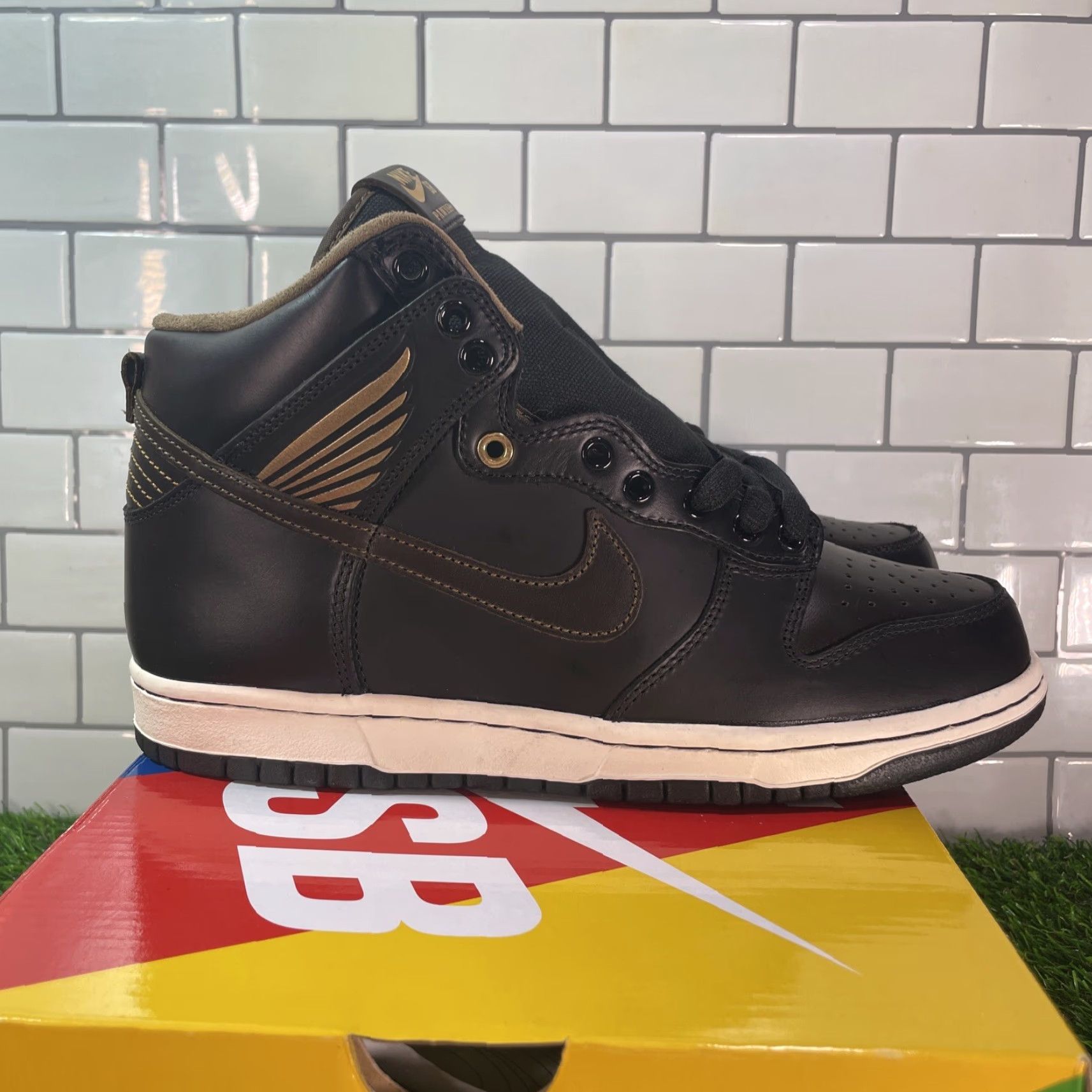 Nike Nike SB Dunk High Men’s 8.5 Pawnshop FJ0445-001 Sneakers Black Gold Mens Shoes New High Top Size US 8 / EU 41 - 4 Thumbnail