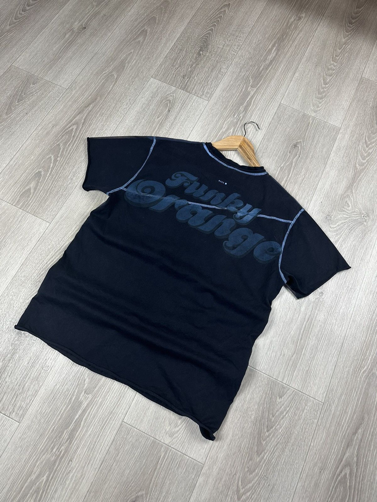 Hugo Boss × Vintage Vintage Hugo Boss Orange T-Shirt Skull Logo Size L Size US L / EU 52-54 / 3 - 7 Thumbnail