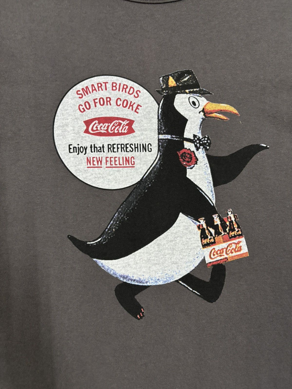 GU × Undercover GU x Coca Cola Penguin Graphic Printed T-shirt Size US M / EU 48-50 / 2 - 4 Thumbnail