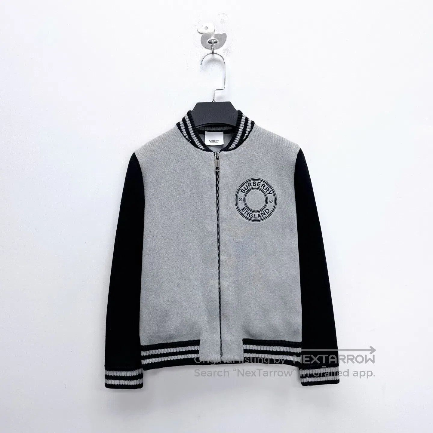 Burberry Burberry size 10Y Front and Back Circle Logo Pressed Patte Size US S / EU 44-46 / 1 - 1 Thumbnail