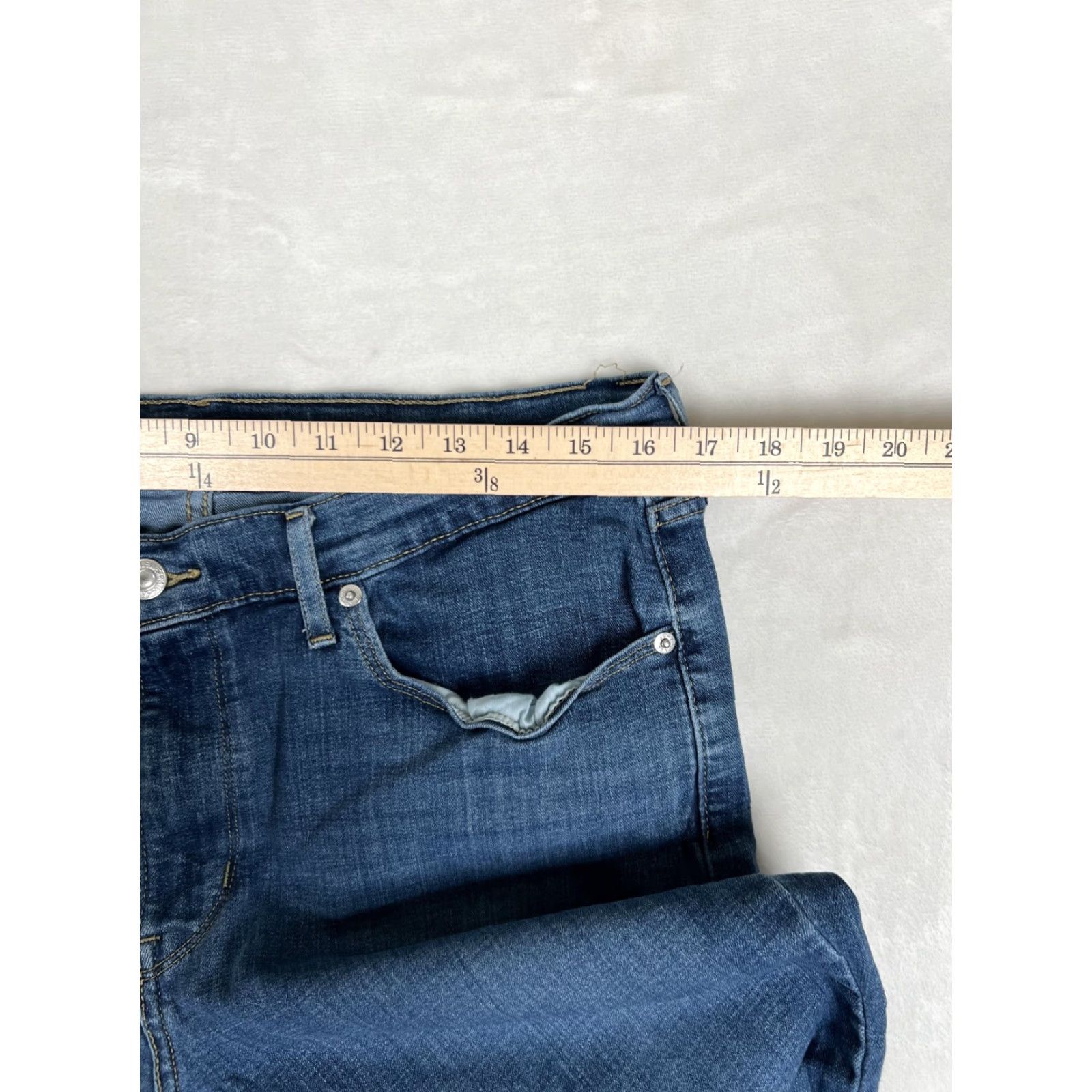 Levi's Levi's Jeans Women's 14 32x28 Blue Classic Straight Medium Wash Denim Pants Pocket zI pocks Size 36" / US 14 / IT 50 - 5 Thumbnail