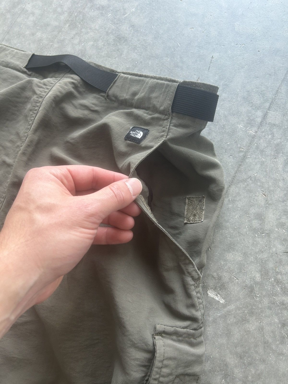 The North Face × Vintage Vintage Y2K The North Face Belted Nylon Shorts Size US 34 / EU 50 - 7 Thumbnail