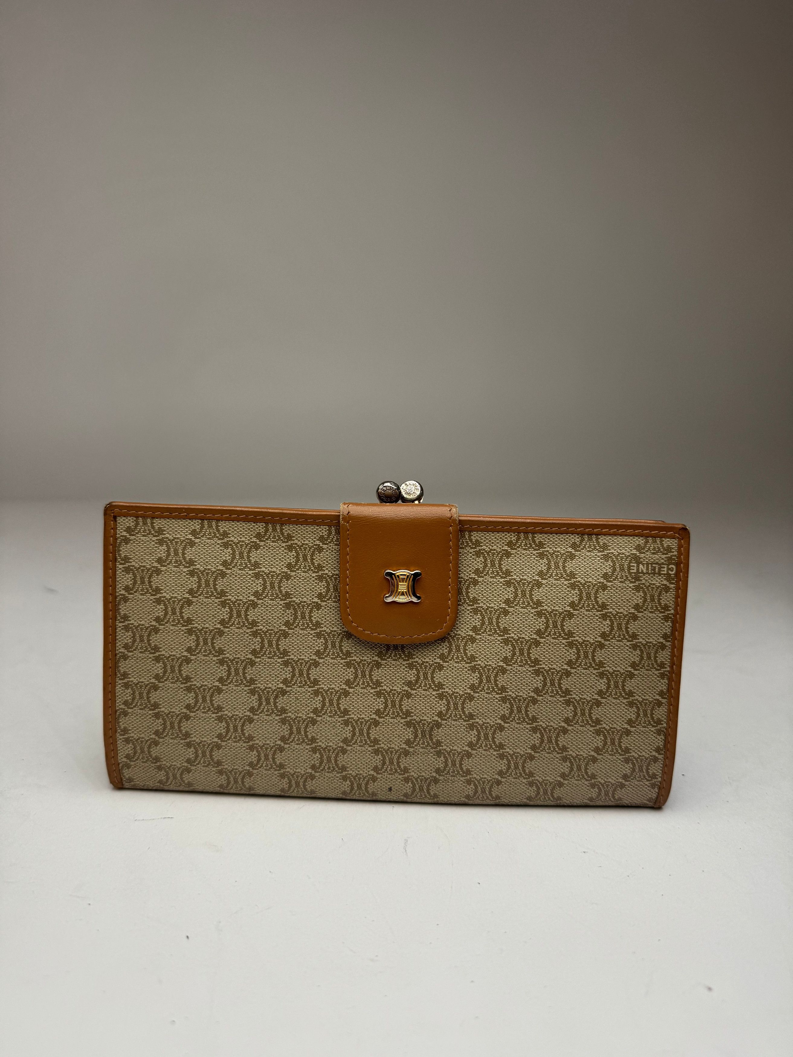 Celine Vintage Paris Monogram Leather Wallet beige Size ONE SIZE - 1 Thumbnail