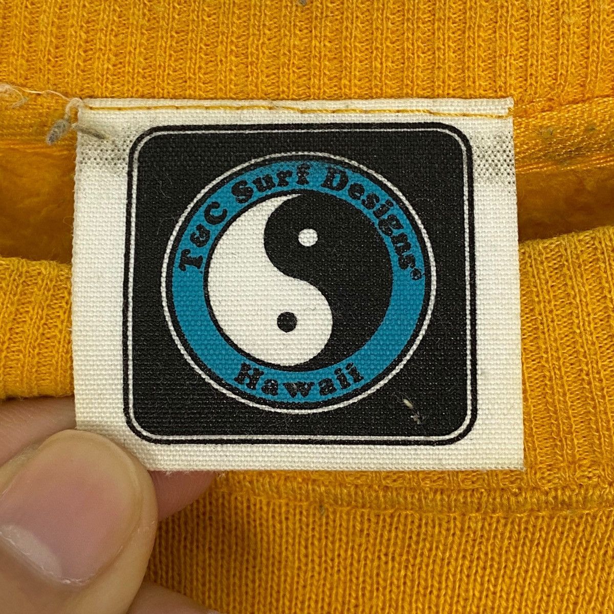 Vintage Vintage T&C Surf Hawaii Half Crewneck Sweatshirt Yellow Sz L Size US L / EU 52-54 / 3 - 9 Thumbnail