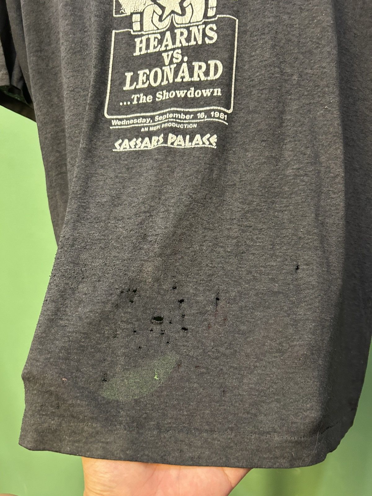 Vintage Thomas Hearns vs Sugar Ray Leonard Vintage Boxing Tee Size US L / EU 52-54 / 3 - 5 Thumbnail