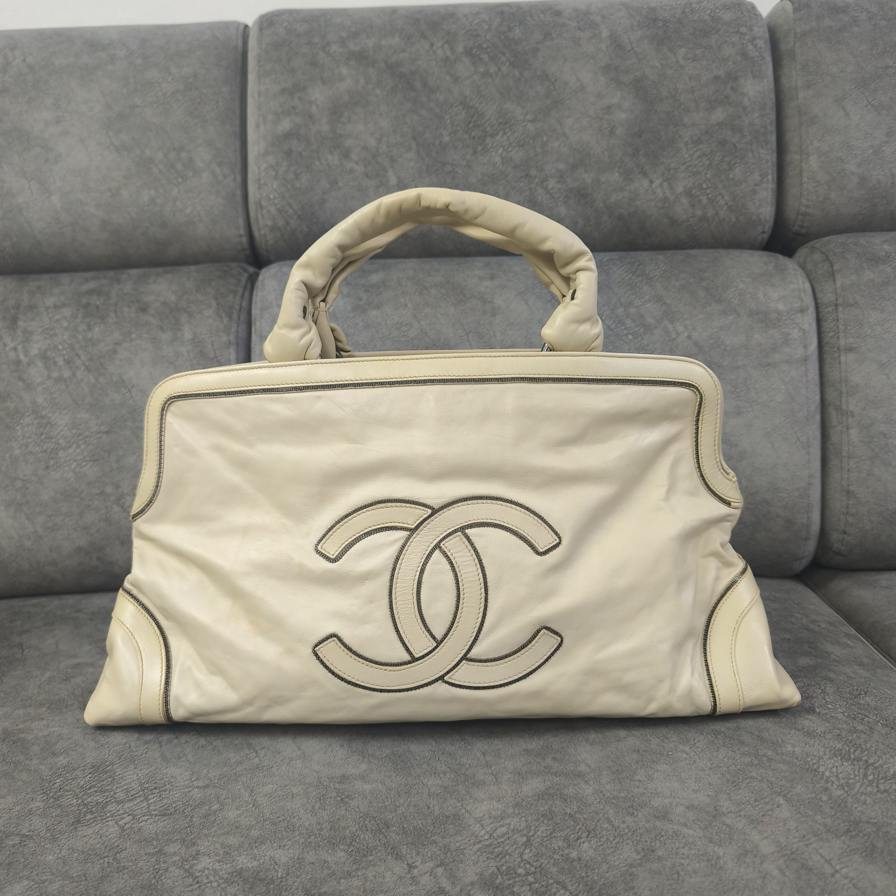 Chanel CHANEL 2008 SOHO CC LOGO CREAM PANELLED HANDBAG Size ONE SIZE - 1 Thumbnail