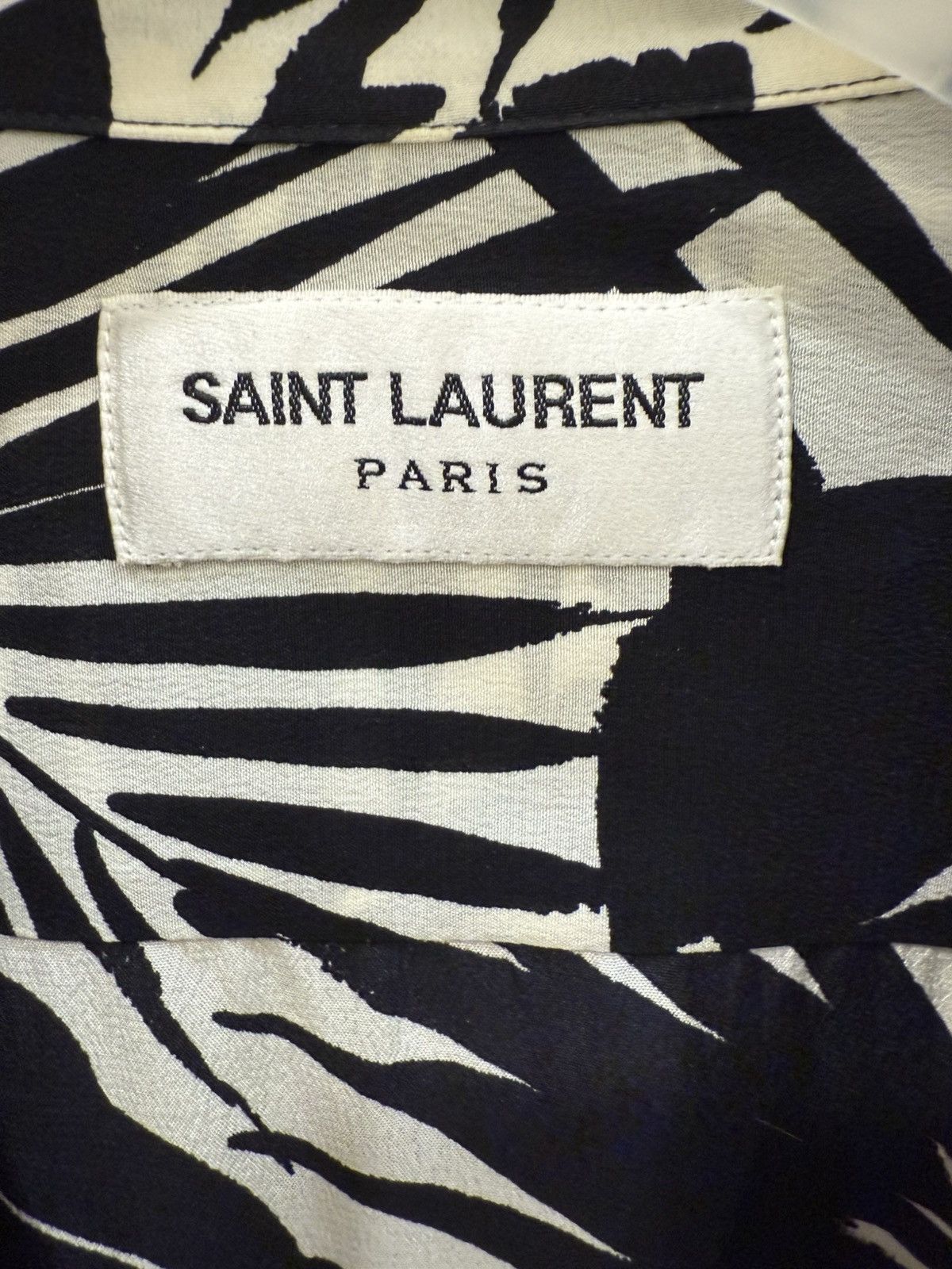 Saint Laurent Paris Tropical Shark-Collar Short Sleeve Silk Shirt collar size39 Size US M / EU 48-50 / 2 - 5 Thumbnail