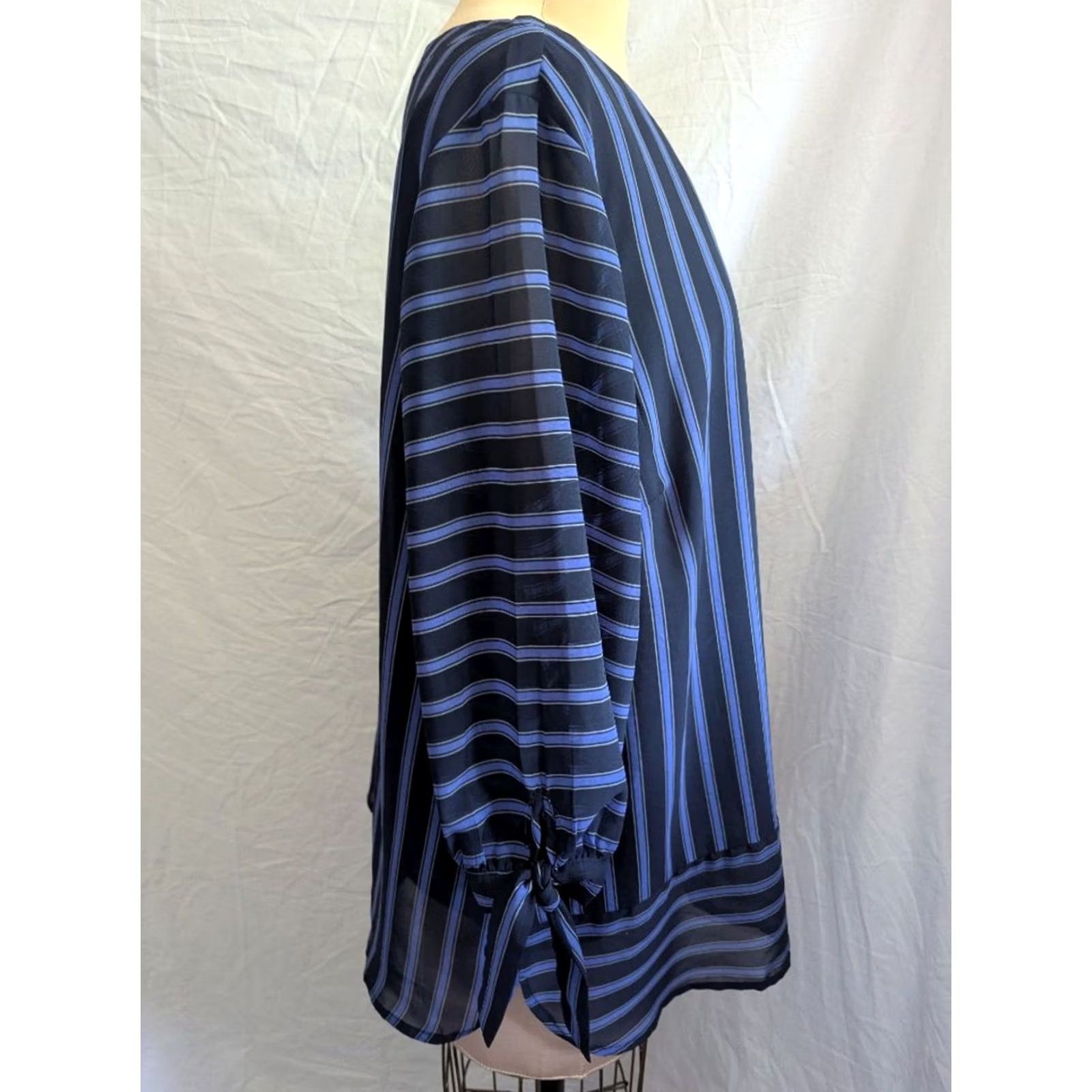 Vintage Westport Blouse 3/4 Tie Sleeve Navy & Cobalt Striped Women's 1X EUC Size XL / US 12-14 / IT 48-50 - 2 Thumbnail