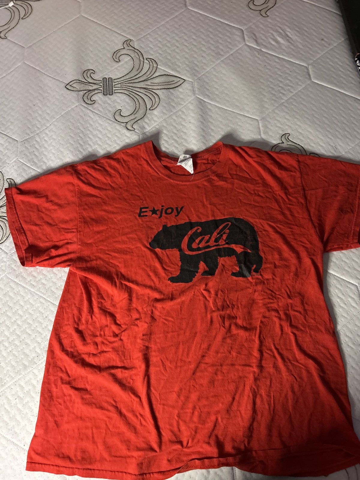 Gildan Enjoy Cali California Republic Bear Coca-Cola Parody Size US XL / EU 56 / 4 - 1 Preview
