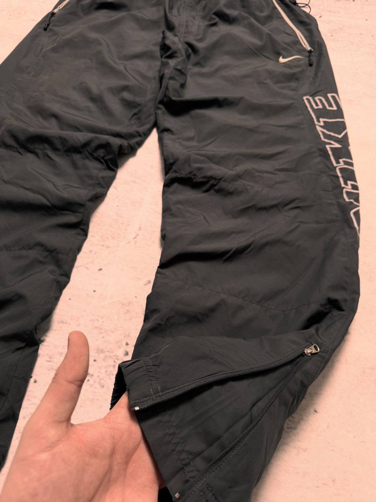 Nike × Vintage NIKE VINTAGE BASIC LOGO OVERSIZE BAGGY PANTS Size US 34 / EU 50 - 4 Thumbnail