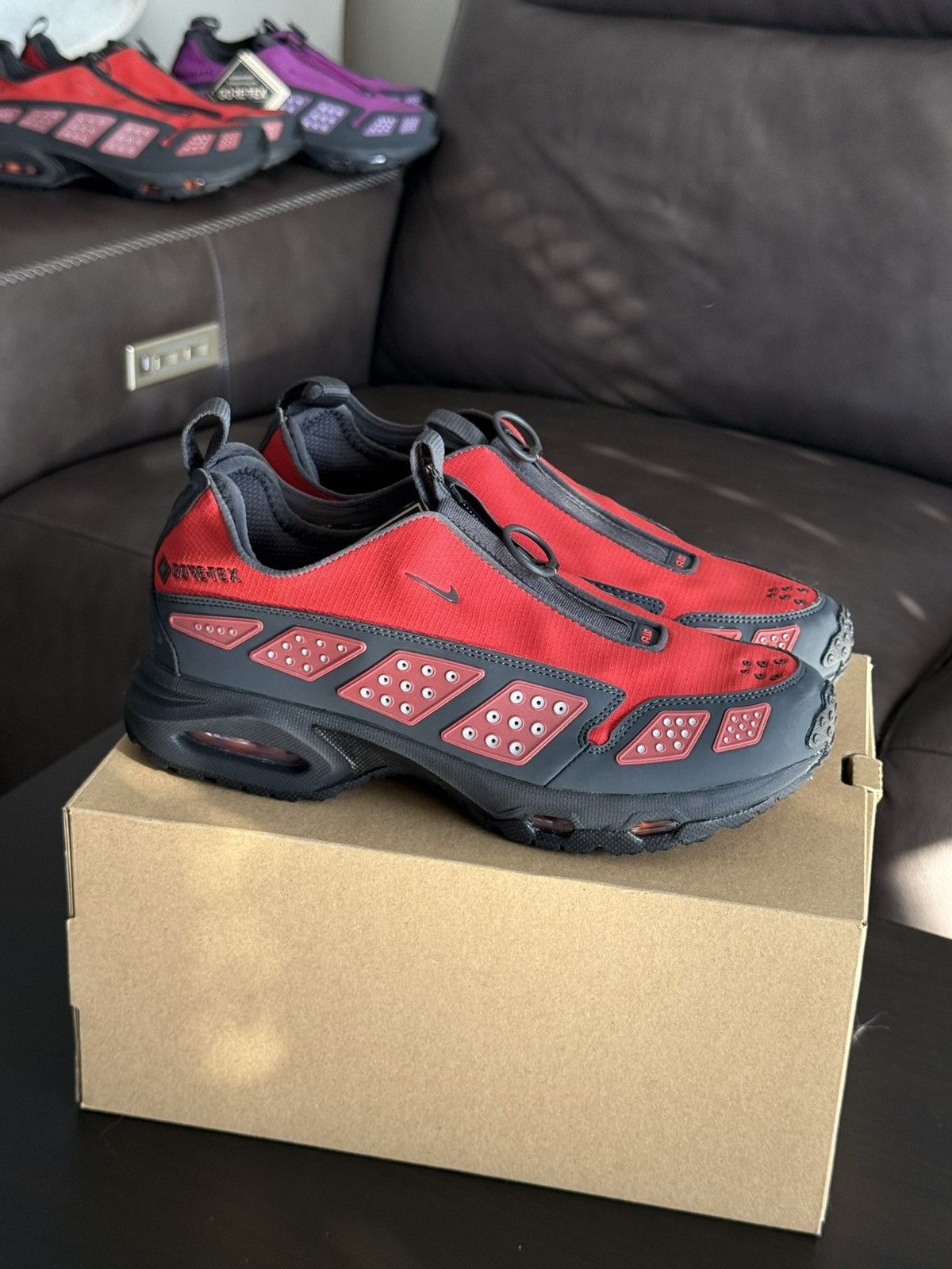 Nike Nike Wmns Air Max Sunder GTX "Hyper Crimson" Size 10.5W / 9M Size US 10.5 / IT 40.5 - 2 Thumbnail