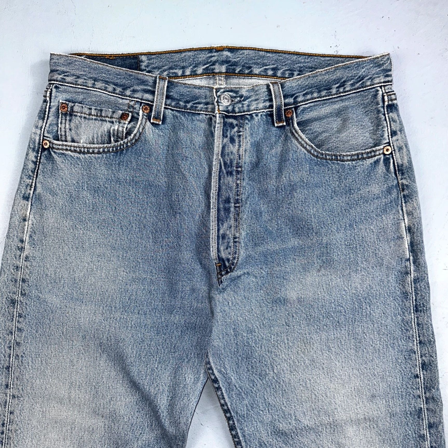 Levi's VINTAGE Levi's 501 Jeans 34x30 Light Blue Wash USA 90s Straight Relacing Classic Fit Men/Adult Denim 30 Inseam Blue Size US 34 / EU 50 - 2 Thumbnail