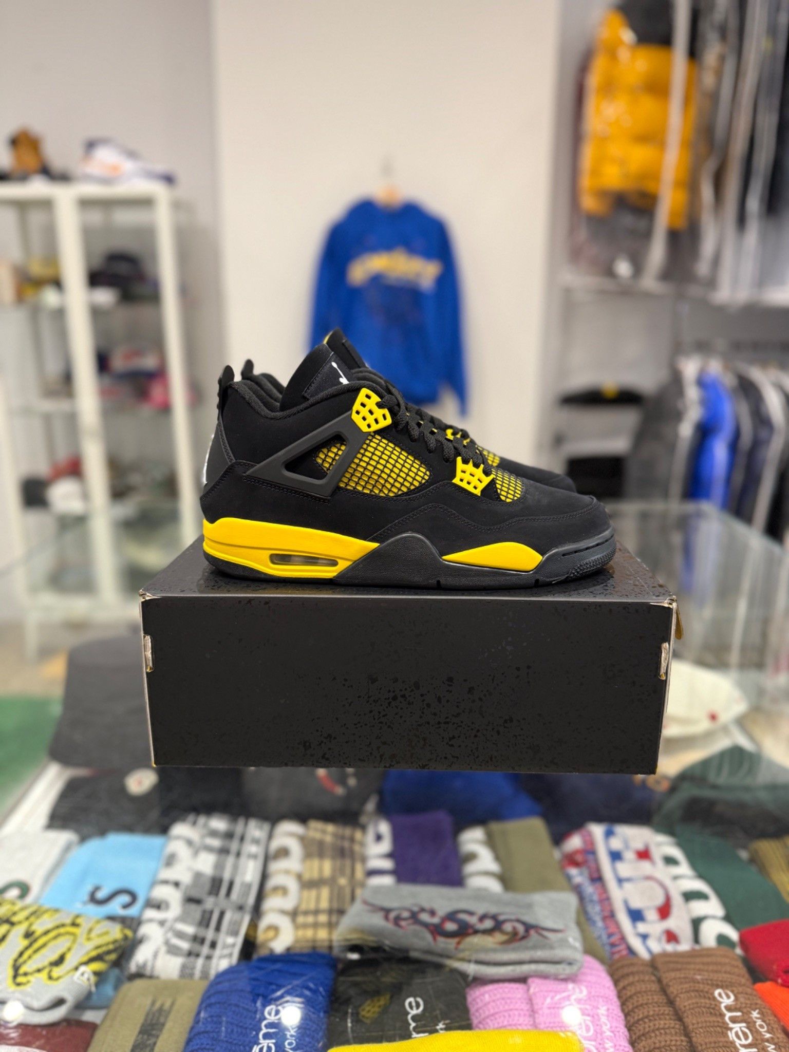 Jordan Brand Jordan 4 Thunder (2023) Size US 11 / EU 44 - 1 Thumbnail