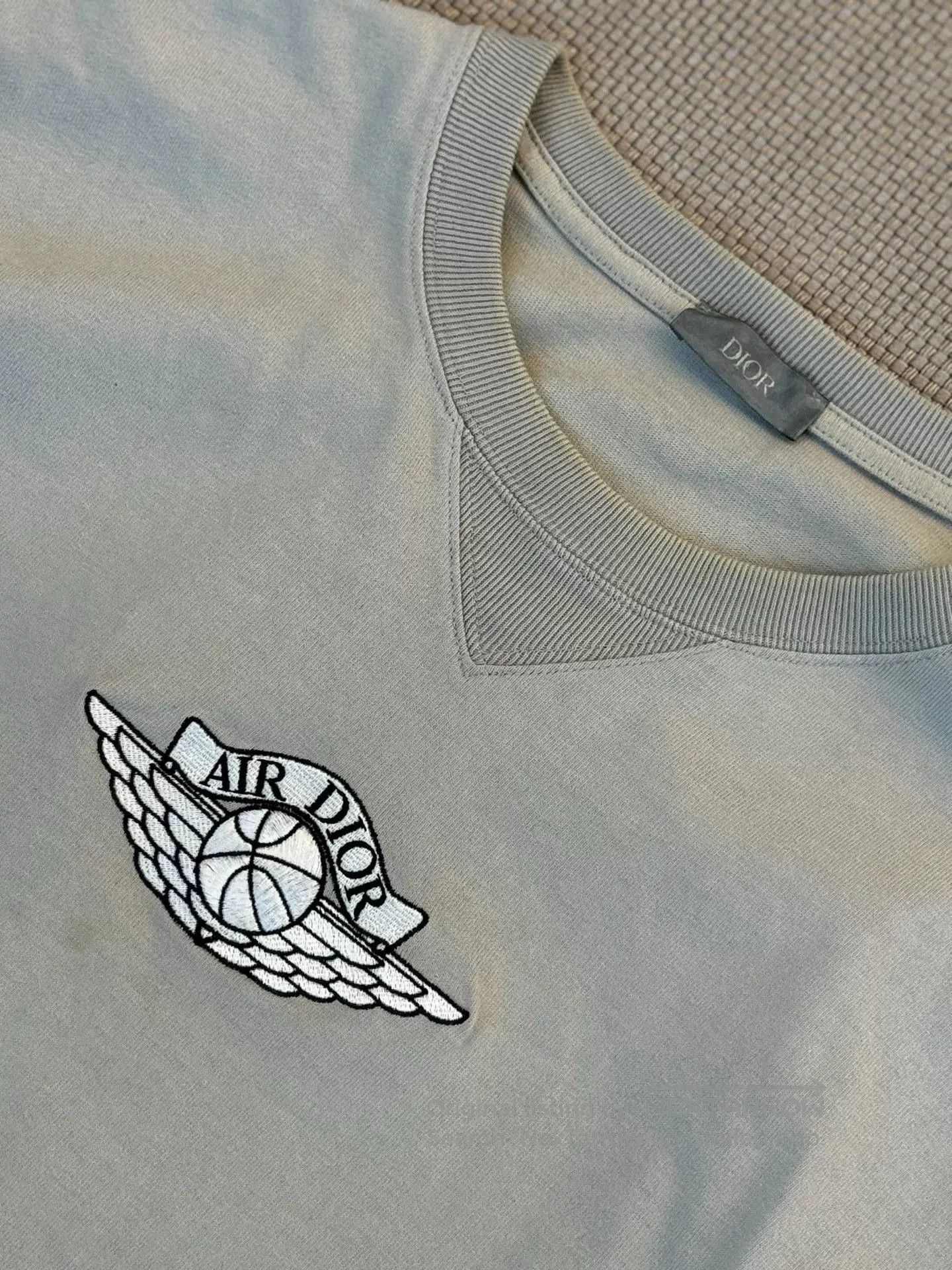 Dior Dior x AJ Embroidered Logo Gray Tee. Size US XL / EU 56 / 4 - 4 Thumbnail