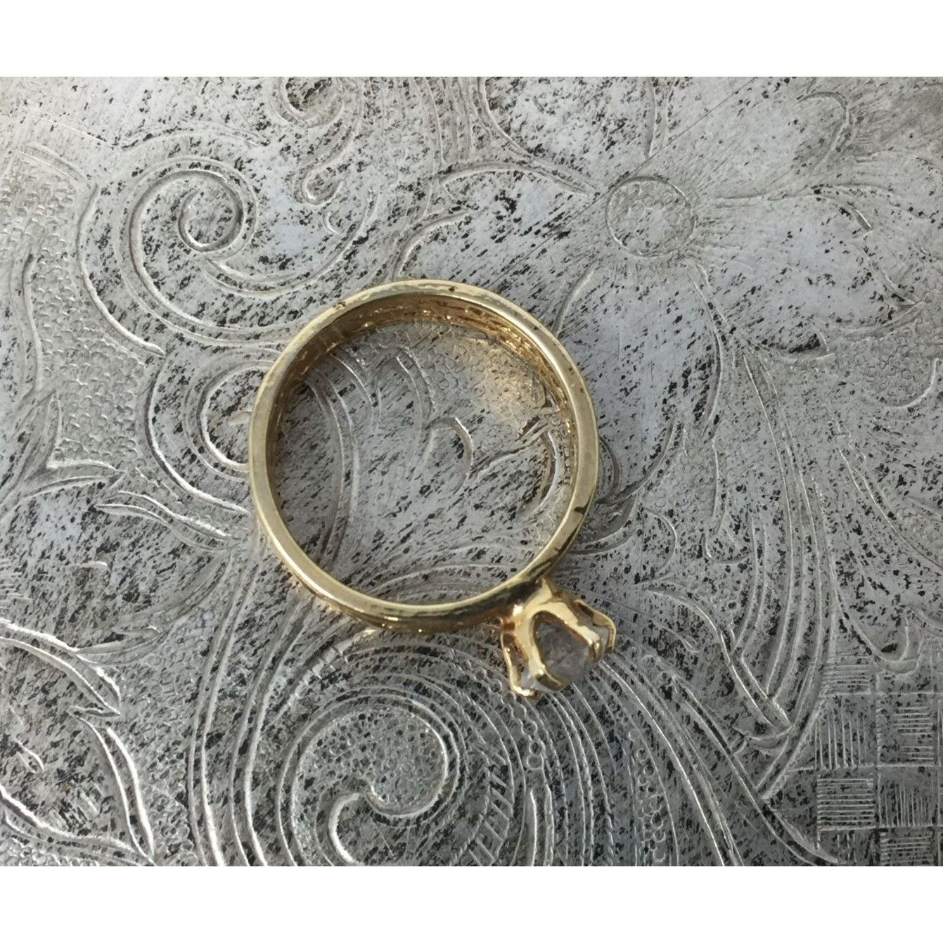 Other Women's Beautiful Gold Tone Ring (Size 7.5) Size ONE SIZE - 5 Thumbnail