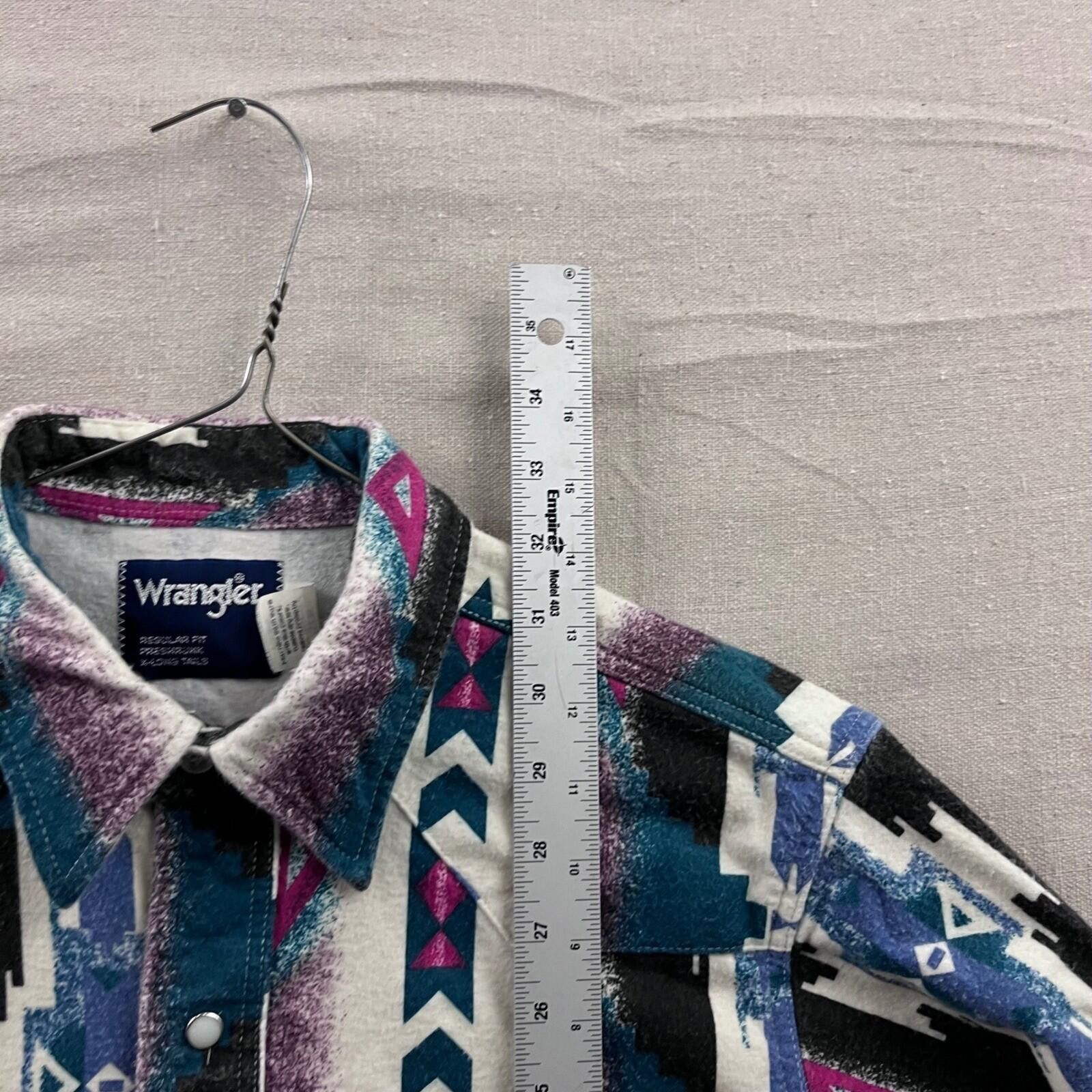 Other Wrangler Mens Vintage Southwestern Aztec Pearl Snap Flannel Size US M / EU 48-50 / 2 - 5 Thumbnail