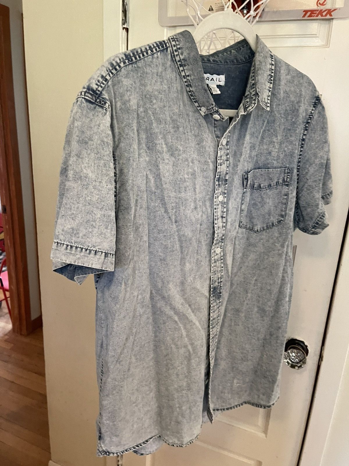 The Rail Denim, short sleeved, button up. Size US L / EU 52-54 / 3 - 4 Thumbnail