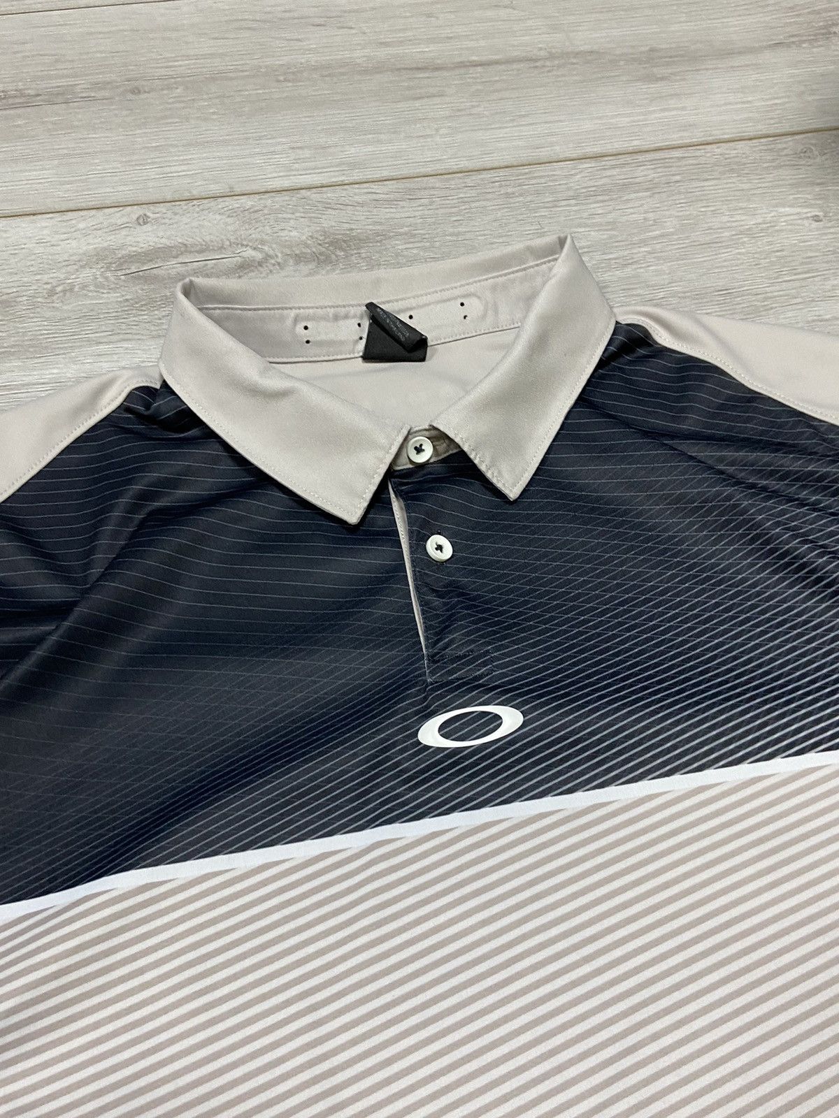 Oakley Oakley vintage stripes polo striped centr logo Size US L / EU 52-54 / 3 - 2 Thumbnail