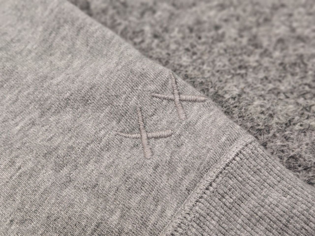 Uniqlo Uniqlo x Kaws Sesame Street Logo Gray Crew Chek Sweatshirt Size US L / EU 52-54 / 3 - 16 Thumbnail
