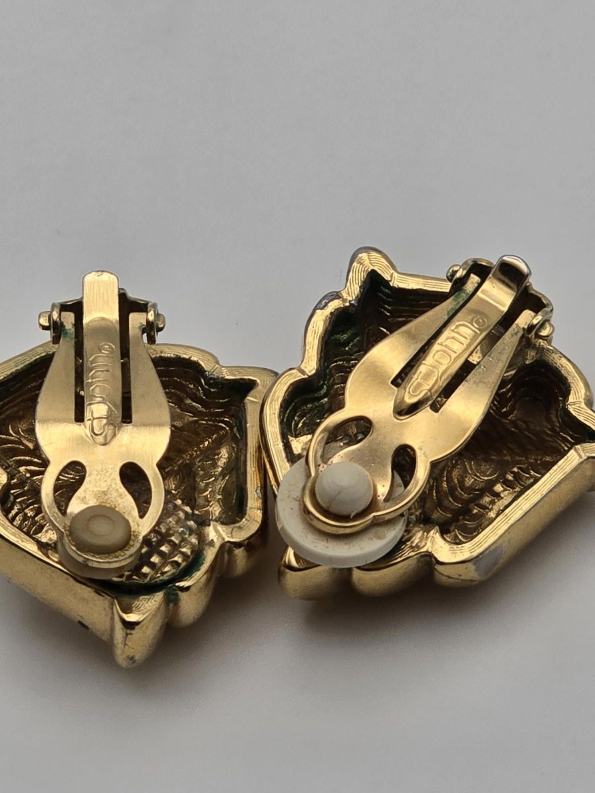 St. John Vintage St. John Gold-Tone Knot Clip-On Earrings Size ONE SIZE - 5 Thumbnail
