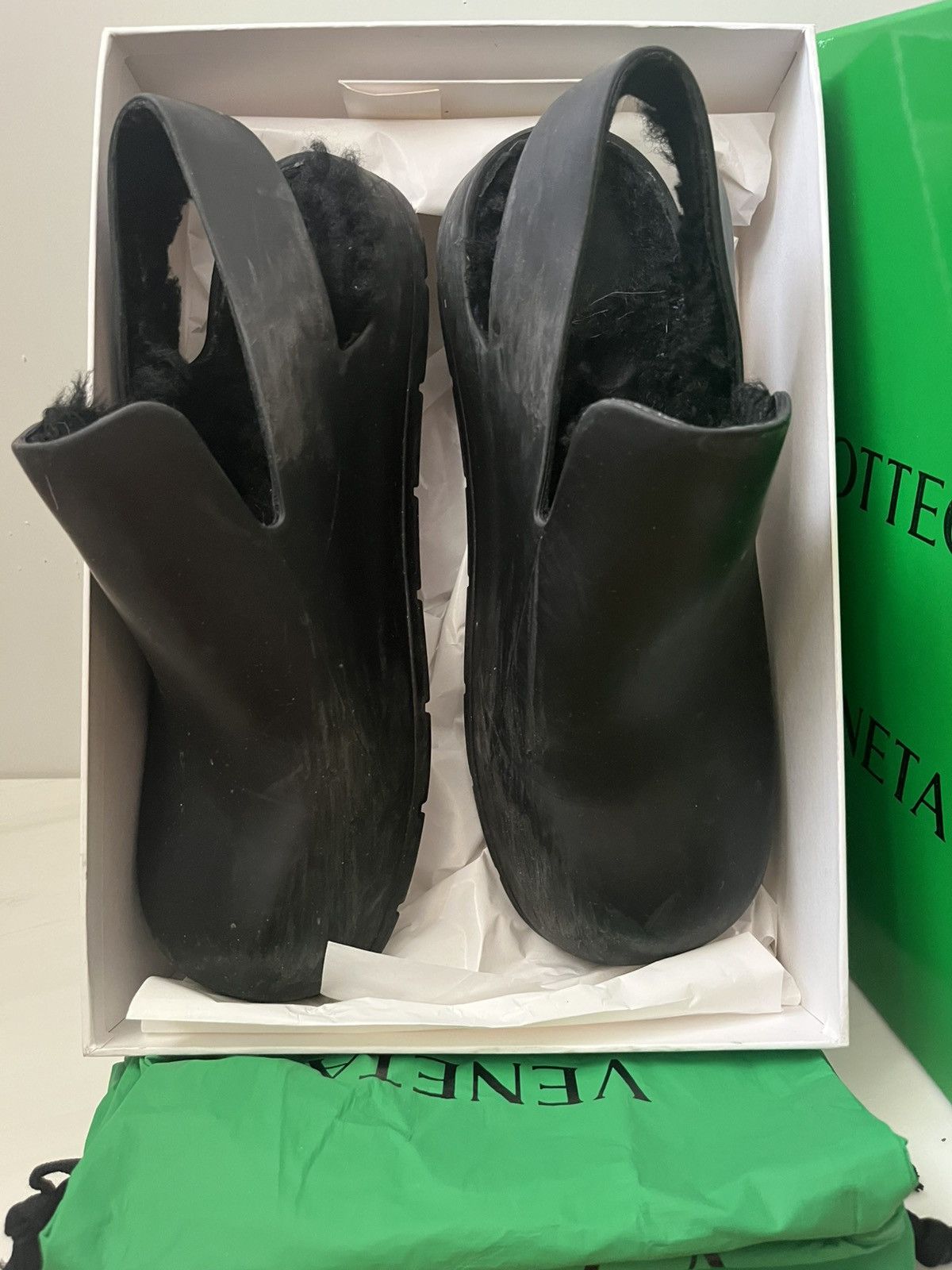 Bottega Veneta Bottega Veneta Black Rubber Clog Shearling Lined Size US 7 / EU 40 - 9 Thumbnail