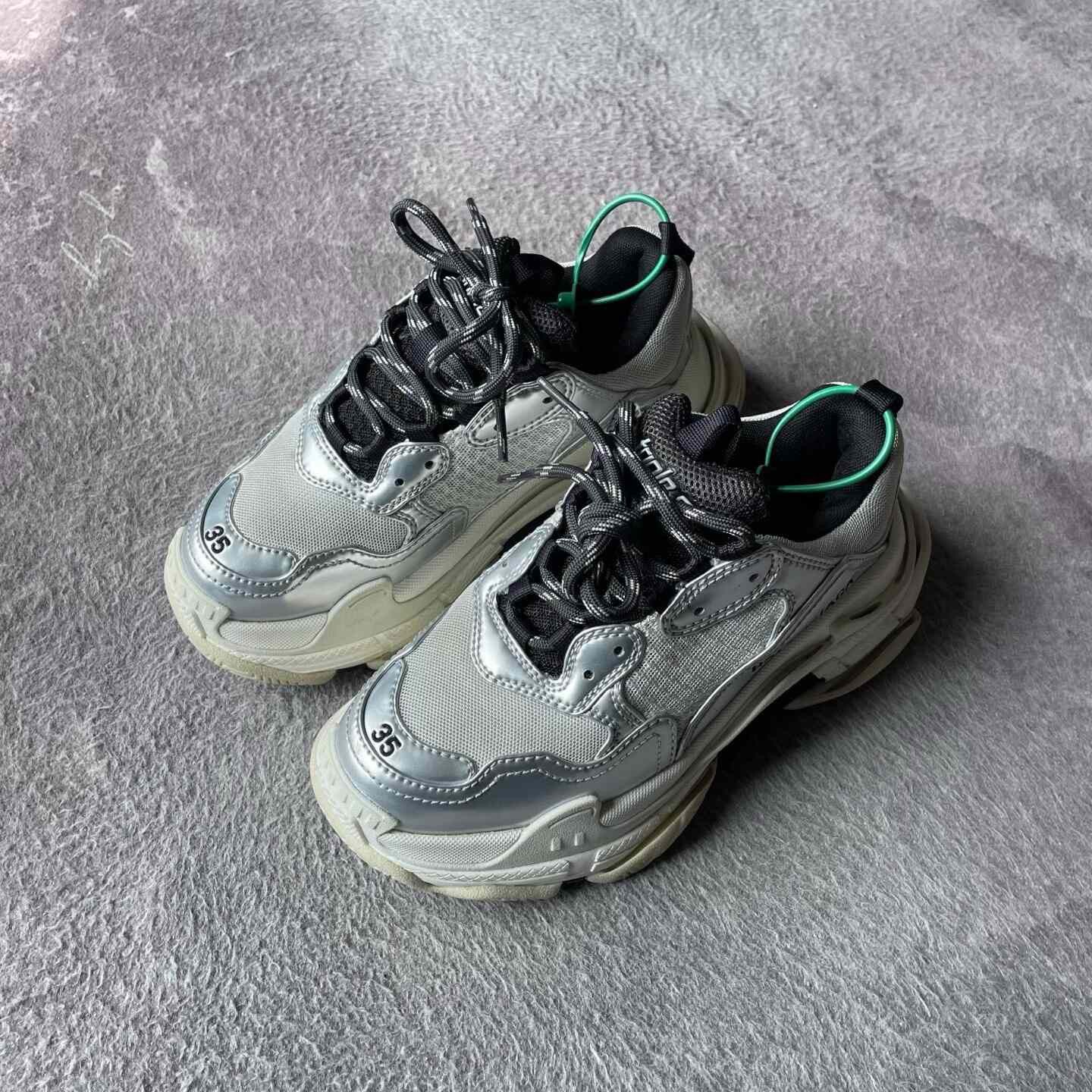 Balenciaga Balenciaga Silver Lowtop Sneakers S Women Size US 6 / IT 36 - 1 Thumbnail