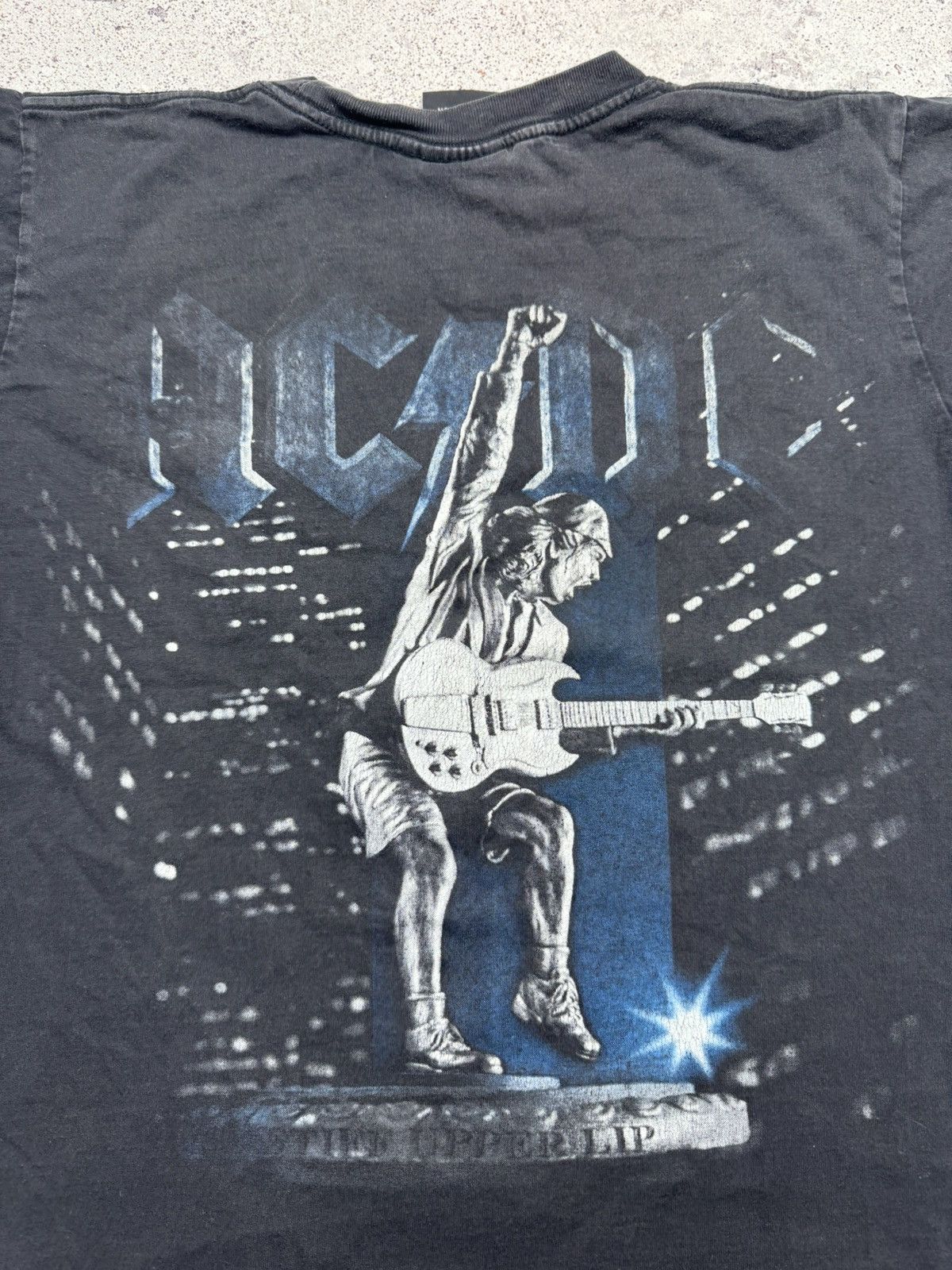 AC/DC × Band Tees × Vintage Vintage AC/DC 2000's Stiff Upper Lip Tour Band Tee Size US M / EU 48-50 / 2 - 9 Thumbnail