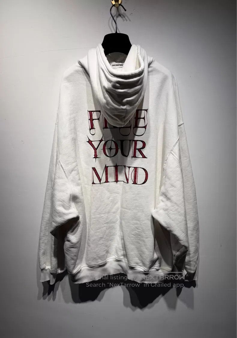 Balenciaga Balenciaga Evil Eye Sanskrit Hoodie in White Size US XS / EU 42 / 0 - 2 Thumbnail