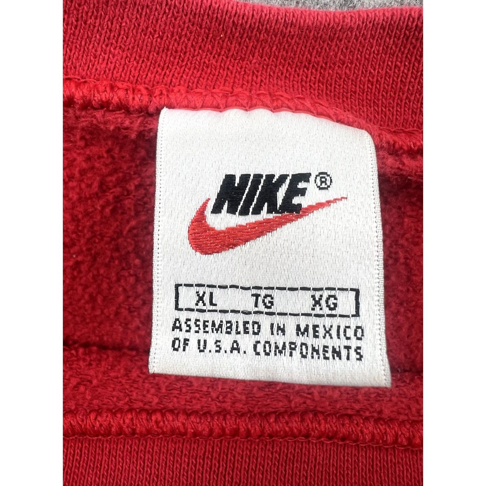 Nike VINTAGE Nike Women's Cropped Red Long Sleeve Sweatshirt XL Shirt Women Red 1990s Graphic Sportswear/Bangladesh Size XL / US 12-14 / IT 48-50 - 5 Thumbnail