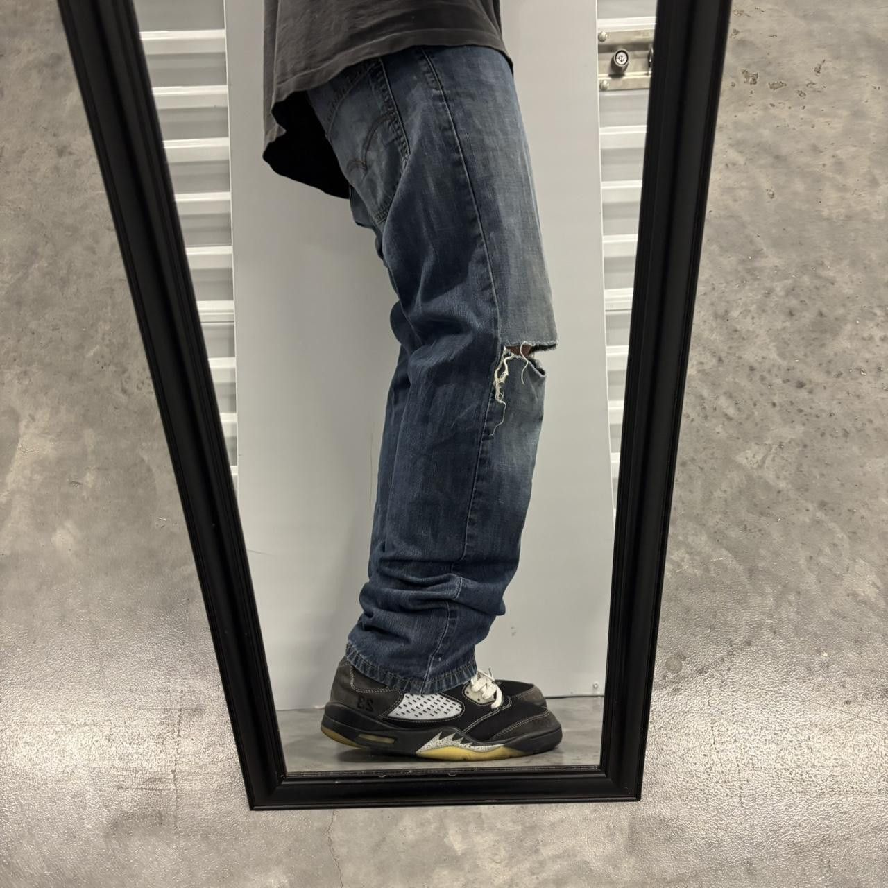 Levi's × Vintage Crazy Vintage Y2K/2000s Grunge Faded Dark Wash Levi’s Distressed Denim Jeans! Size US 32 / EU 48 - 2 Thumbnail