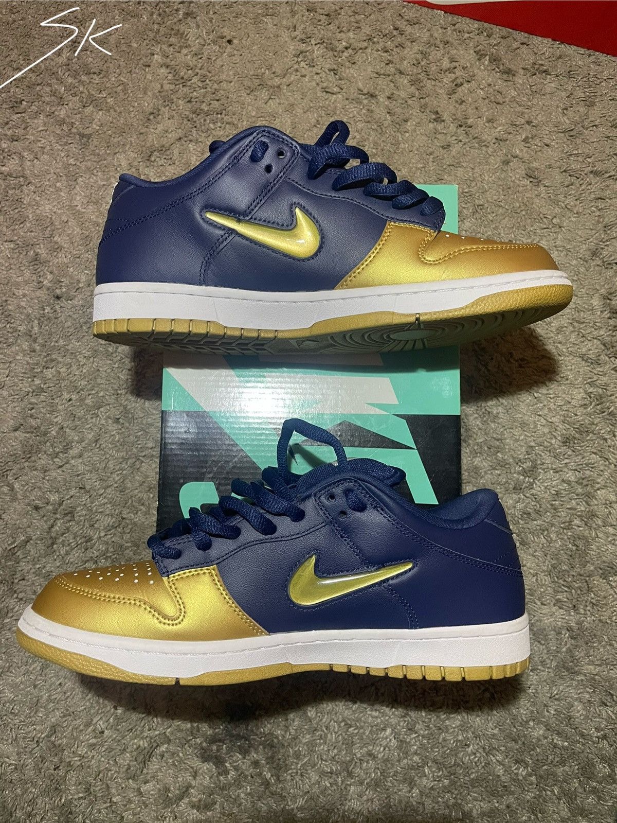 Nike Nike SB Dunk Low Supreme Jewel Swoosh Gold Size US 9 / EU 42 - 3 Thumbnail