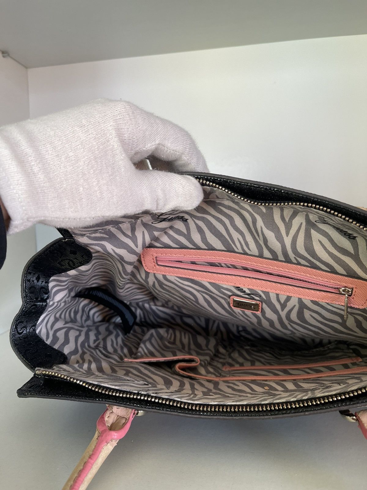 Guess × Vintage VINTAGE GUESS Y2K STYLE BLACK MONOGRAM BAG Size ONE SIZE - 9 Thumbnail