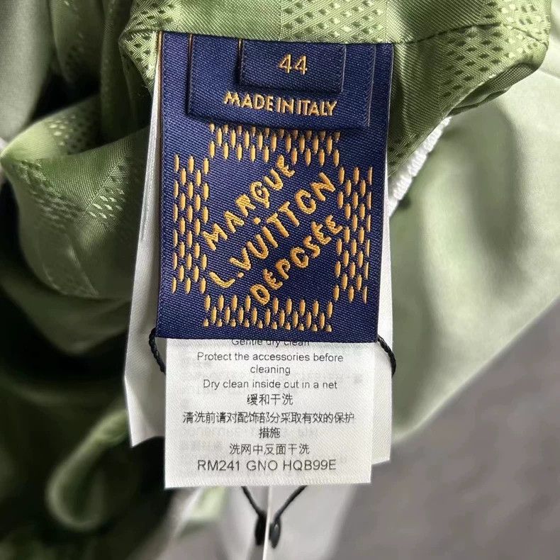 Louis Vuitton Louis Vuitton 24 new white and green embroidered mosaic dra Size US S / EU 44-46 / 1 - 6 Thumbnail