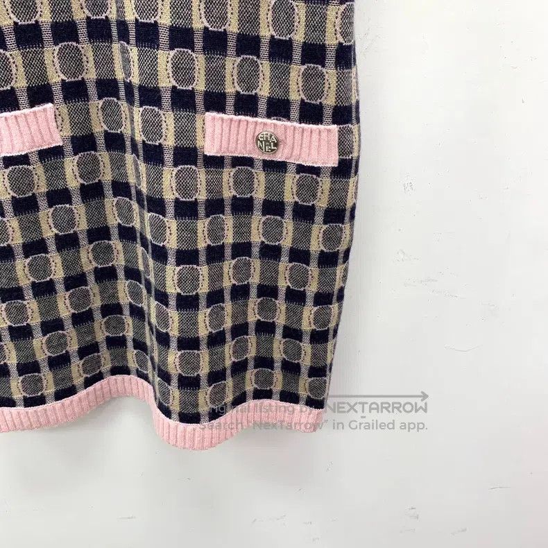 Chanel Chanel 21B Colour-blocked plaid cashmere V-neck short-slee Size XS / US 0-2 / IT 36-38 - 4 Thumbnail