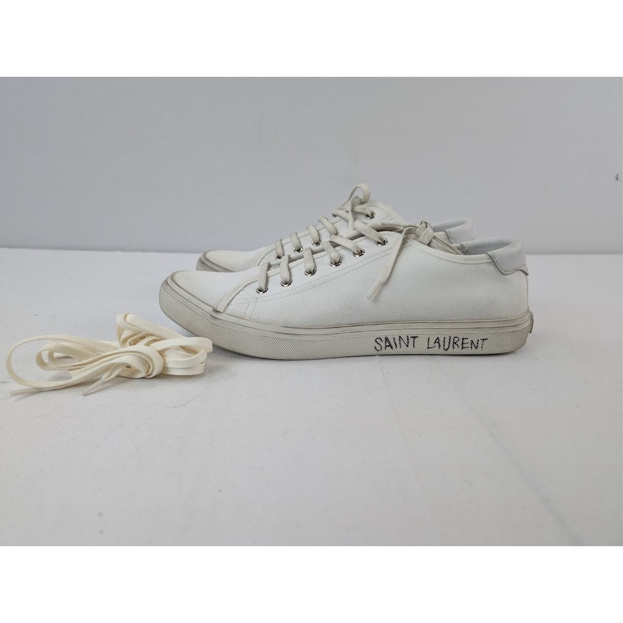 o1rshd1 Malibu Low-Top Sneakers in Blanc Optic