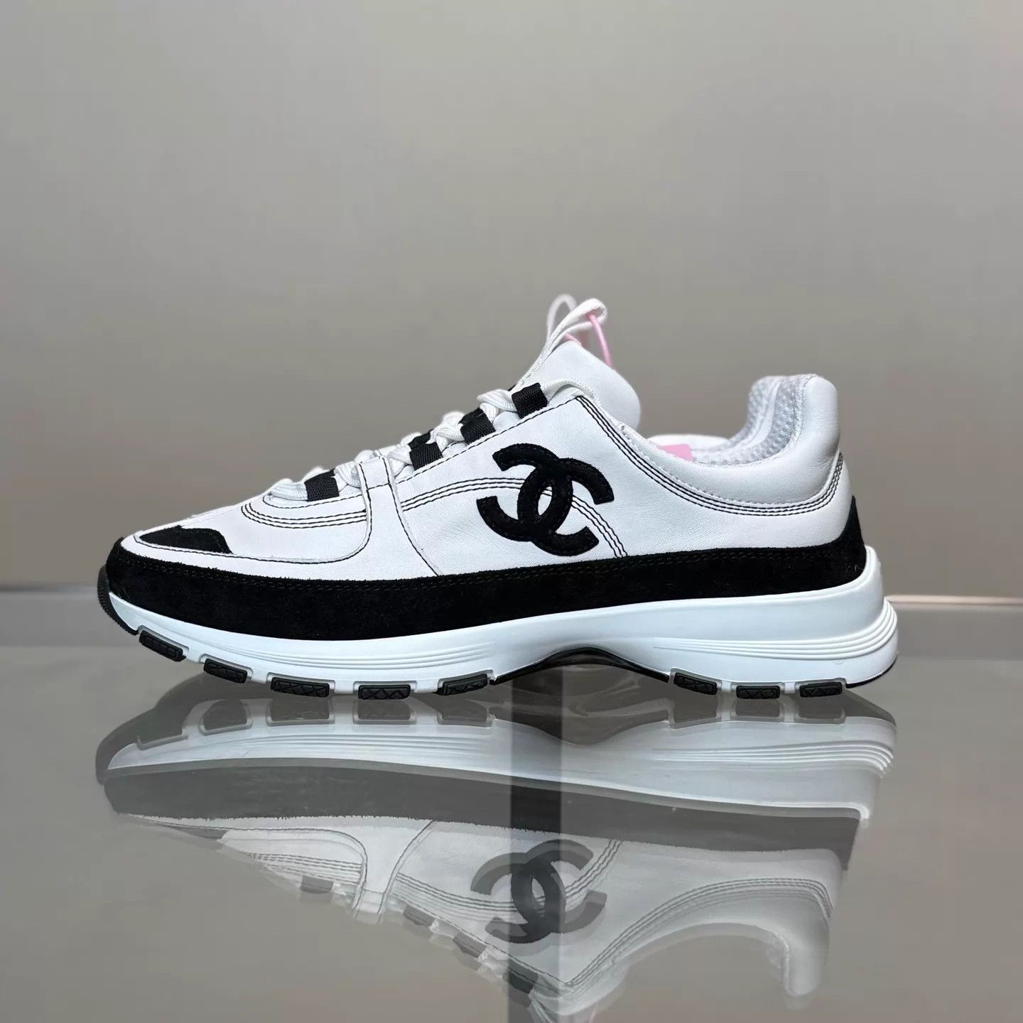 Chanel CHANEL 26S Panda Colorway Sneakers 38 Size US 7.5 / IT 37.5 - 2 Thumbnail