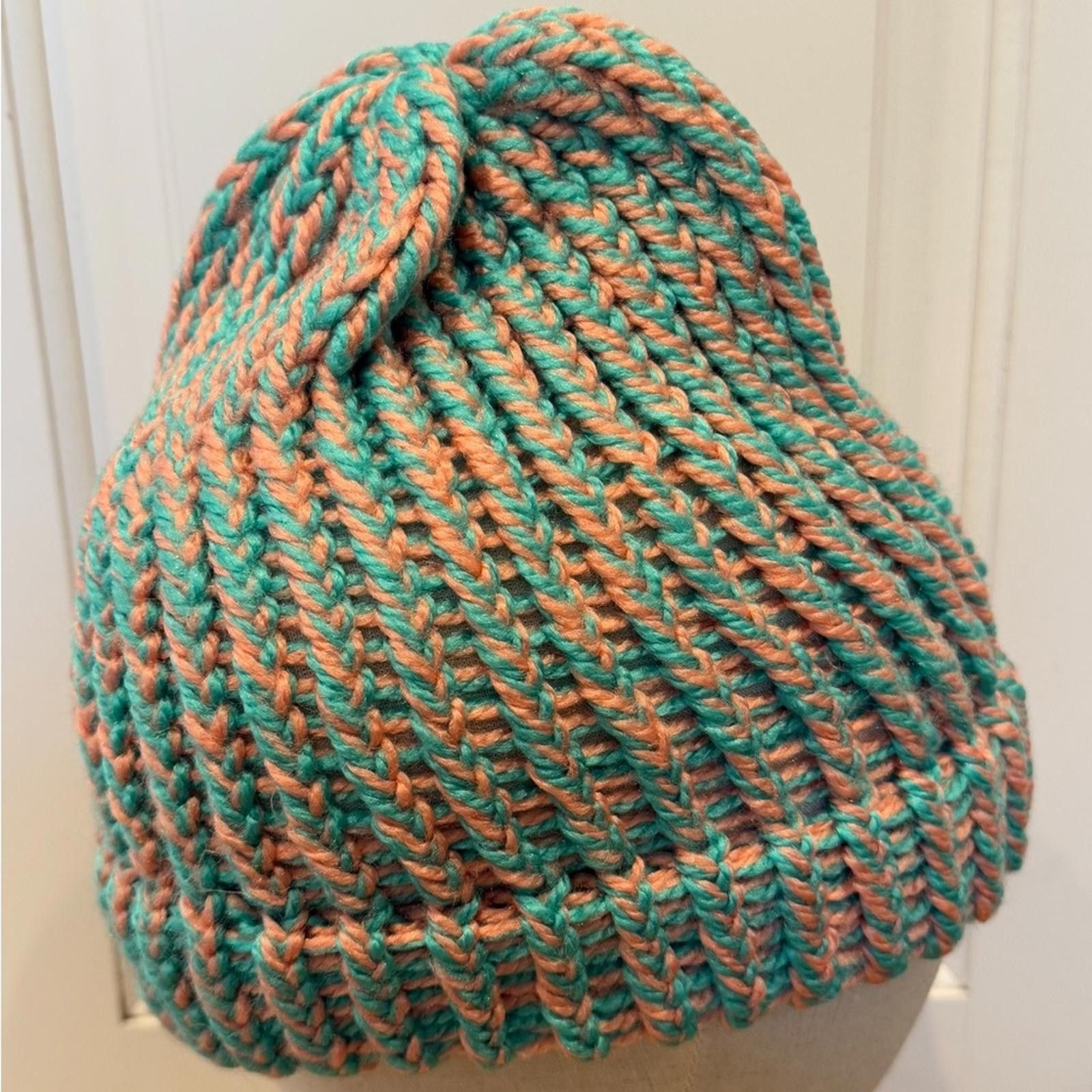 Other Beanie hat in a teal and pink braided knit pattern Size ONE SIZE - 2 Thumbnail