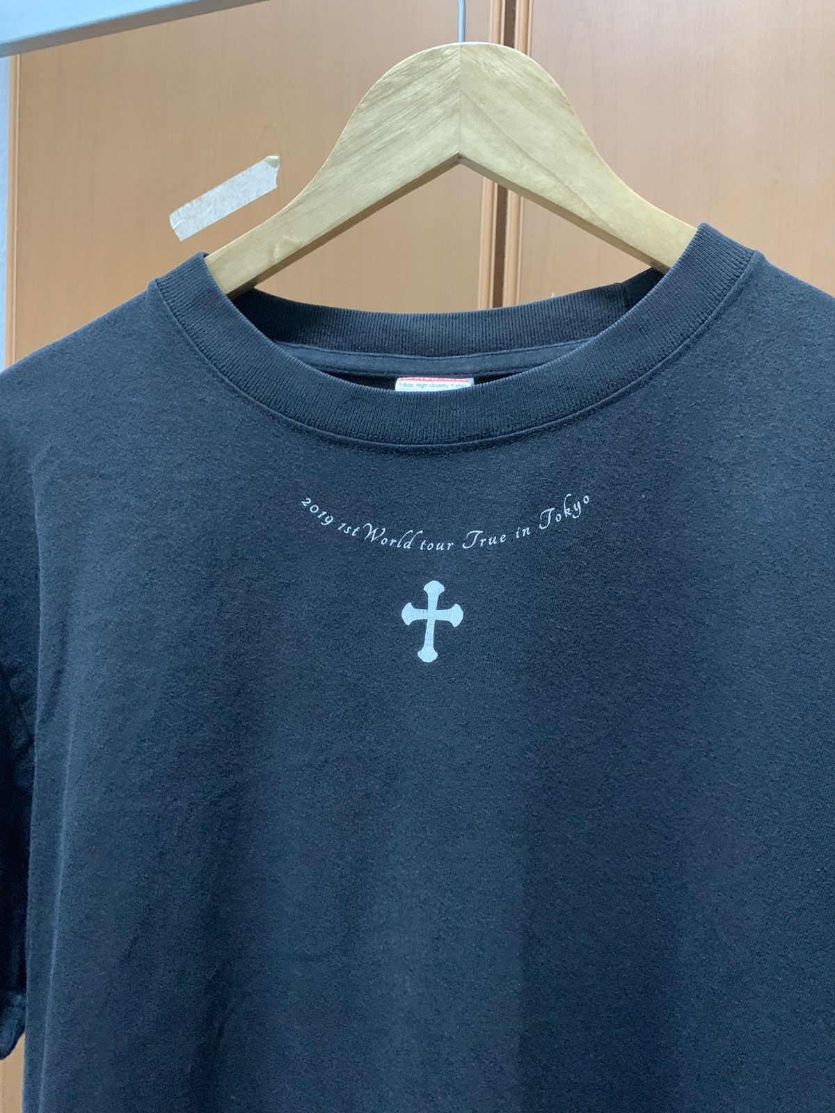 Band Tees 2019 World Tour True In Tokyo Large Tee Size US L / EU 52-54 / 3 - 3 Thumbnail