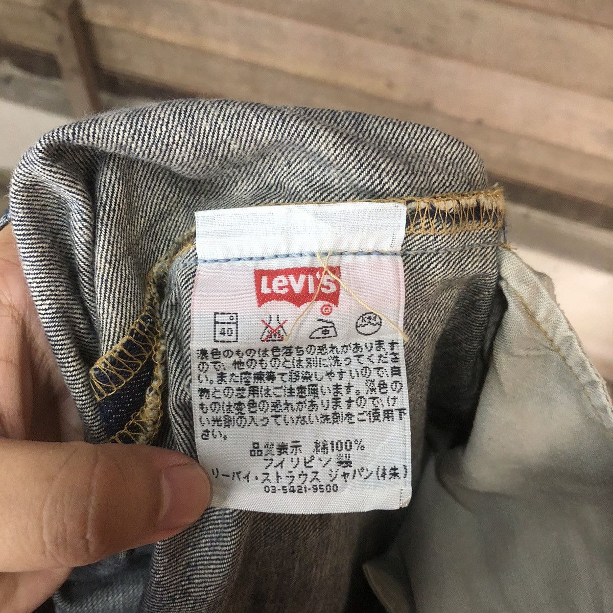 Levi's Levis Strauss & Co 501 Distressed Denim jeans Pants #7322 Size US 35 - 22 Thumbnail