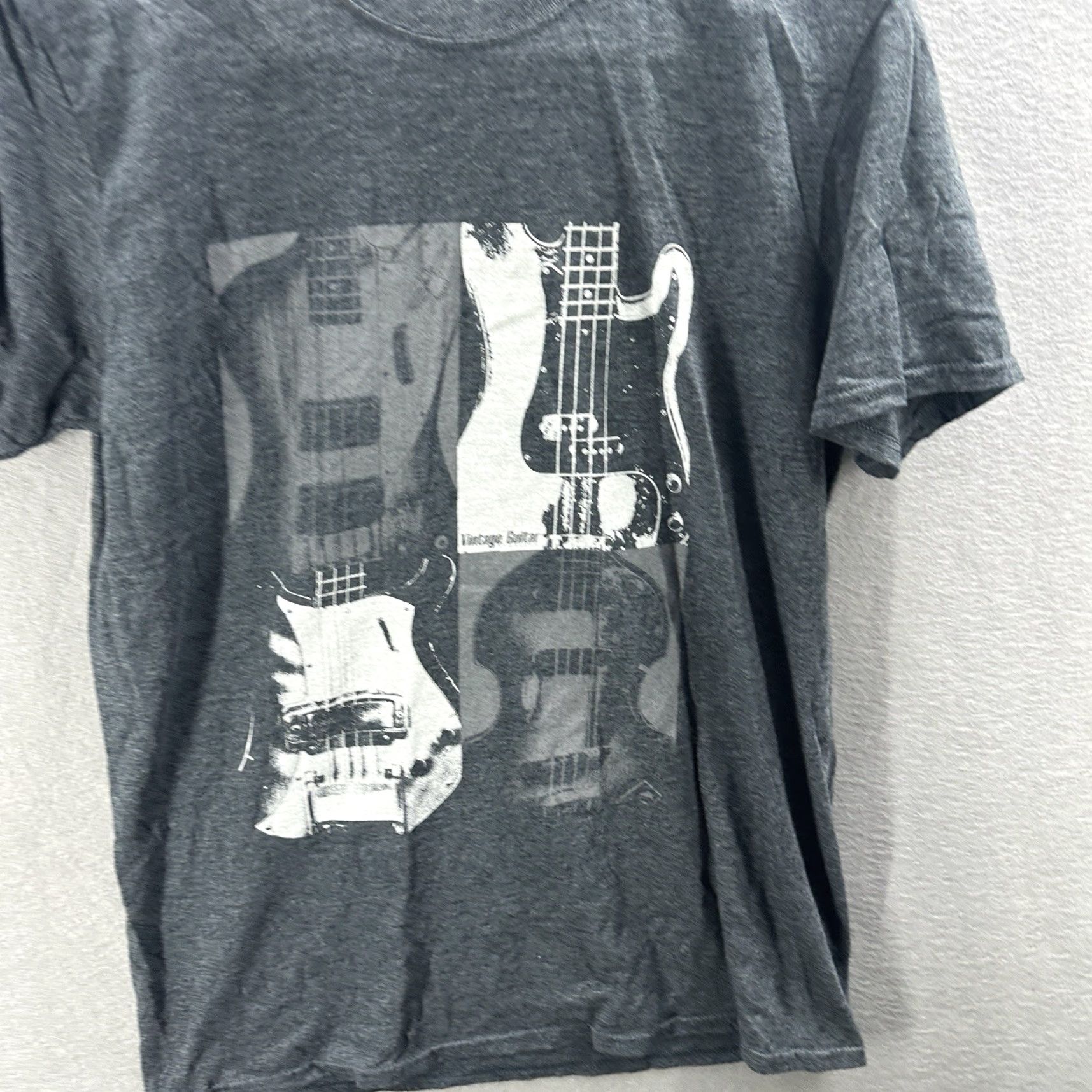 Gildan VINTAGE Gildan Shirt Mens M Gray Graphic Print Guitars Music Y2k Portrait 90s Style Shirt Mens Size US M / EU 48-50 / 2 - 2 Thumbnail