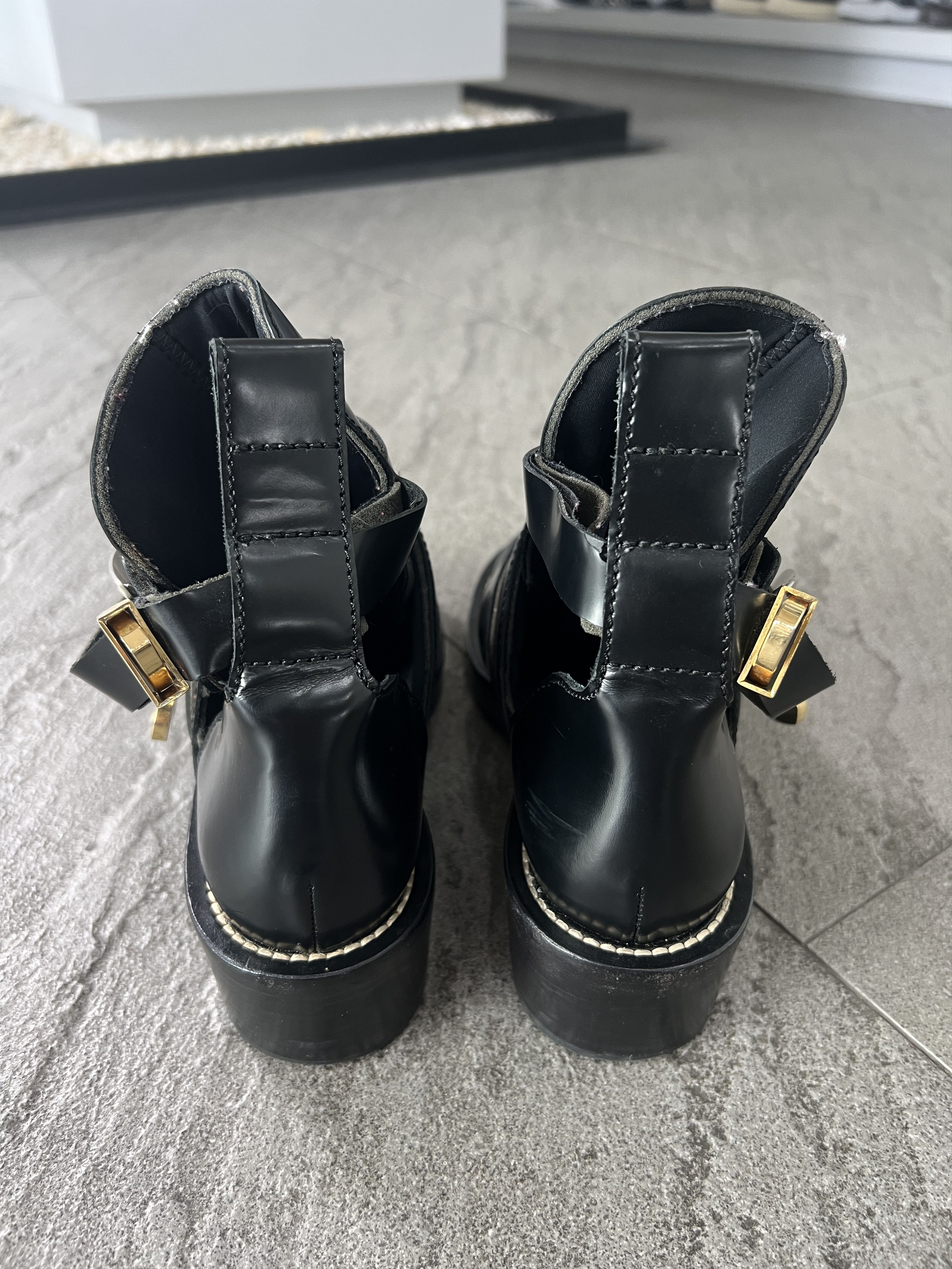 Balenciaga Balenciaga Ceinture Buckle Boots 37.5 Size US 7.5 / IT 37.5 - 10 Thumbnail