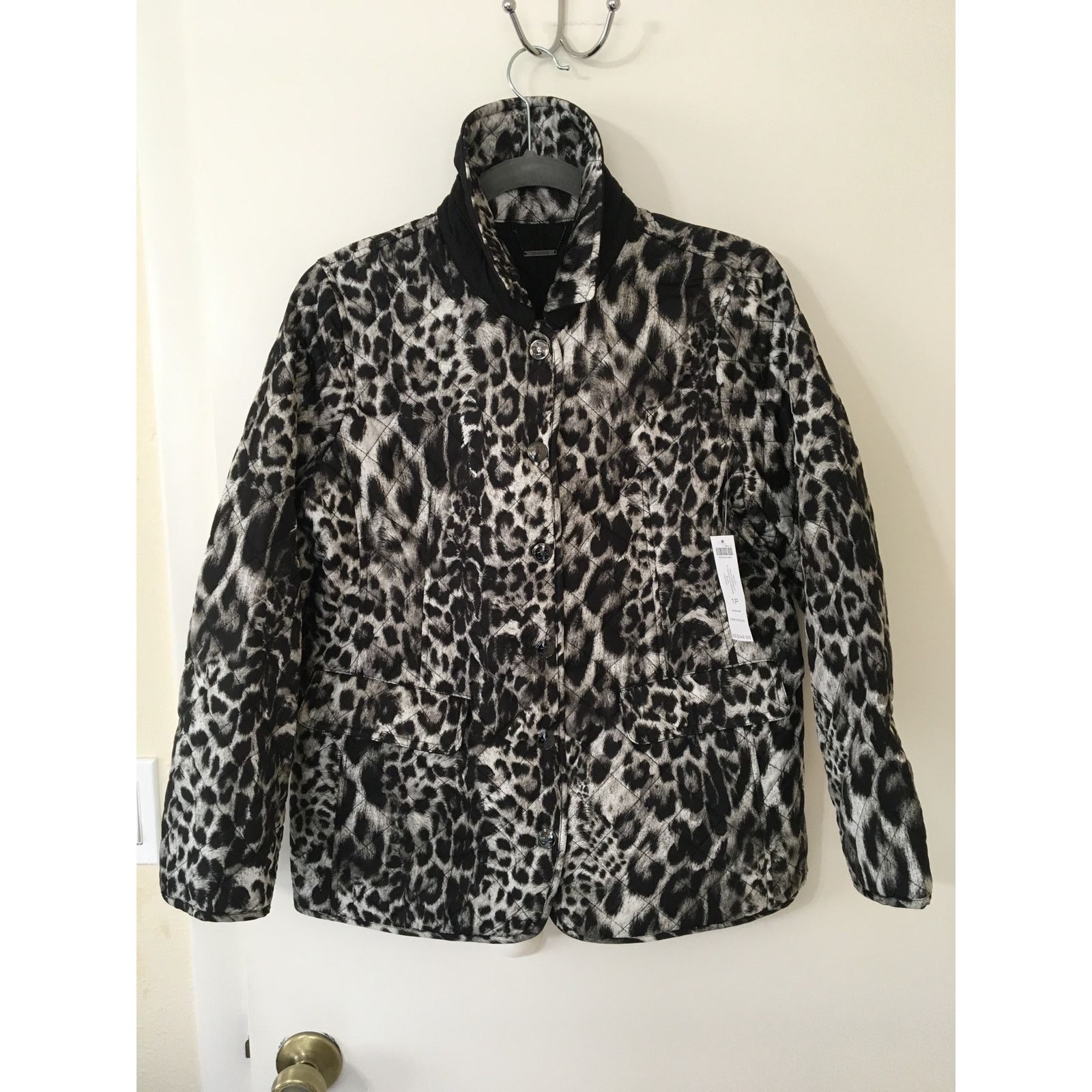 Other NWT, Chico’s 1P, Medium, 8P Quilted Snow Leopard Jacket Size M / US 6-8 / IT 42-44 - 5 Thumbnail