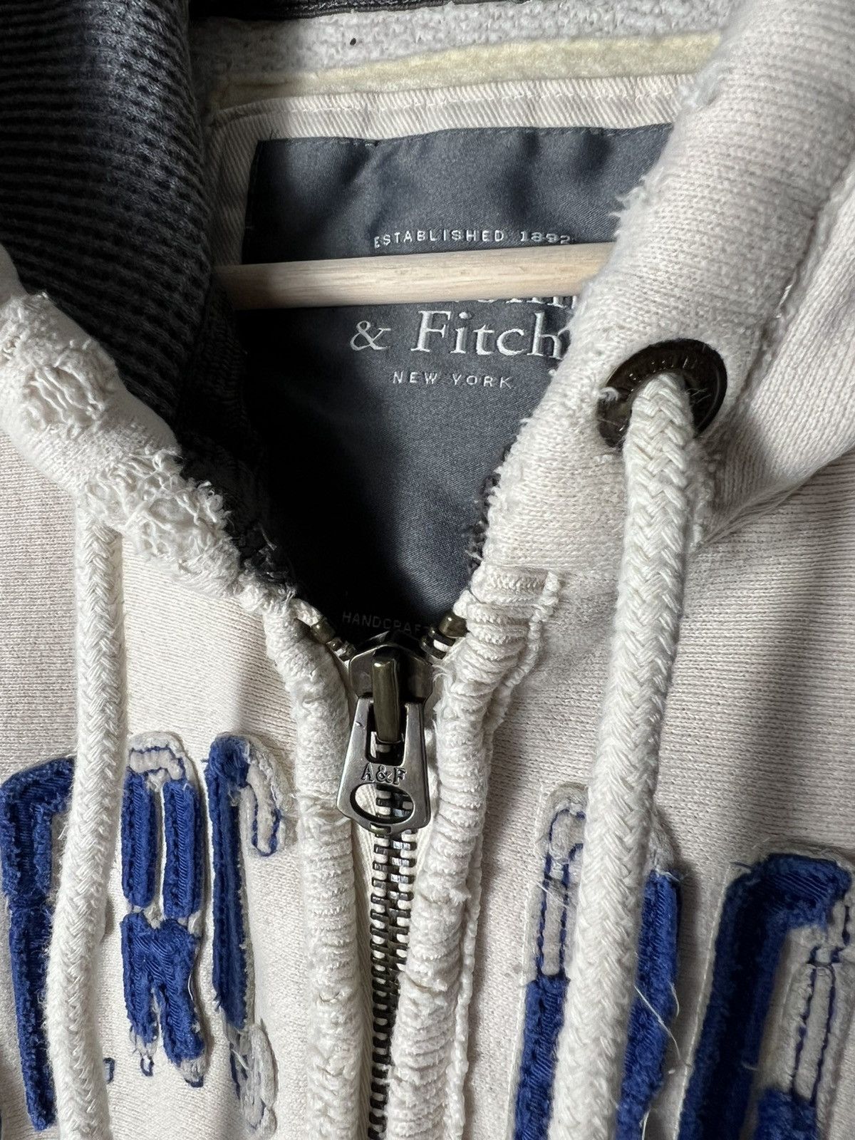 Abercrombie & Fitch Y2K Abercrombie & Fitch Distressed Vintage Hoodie Zip Up Size US XL / EU 56 / 4 - 6 Thumbnail