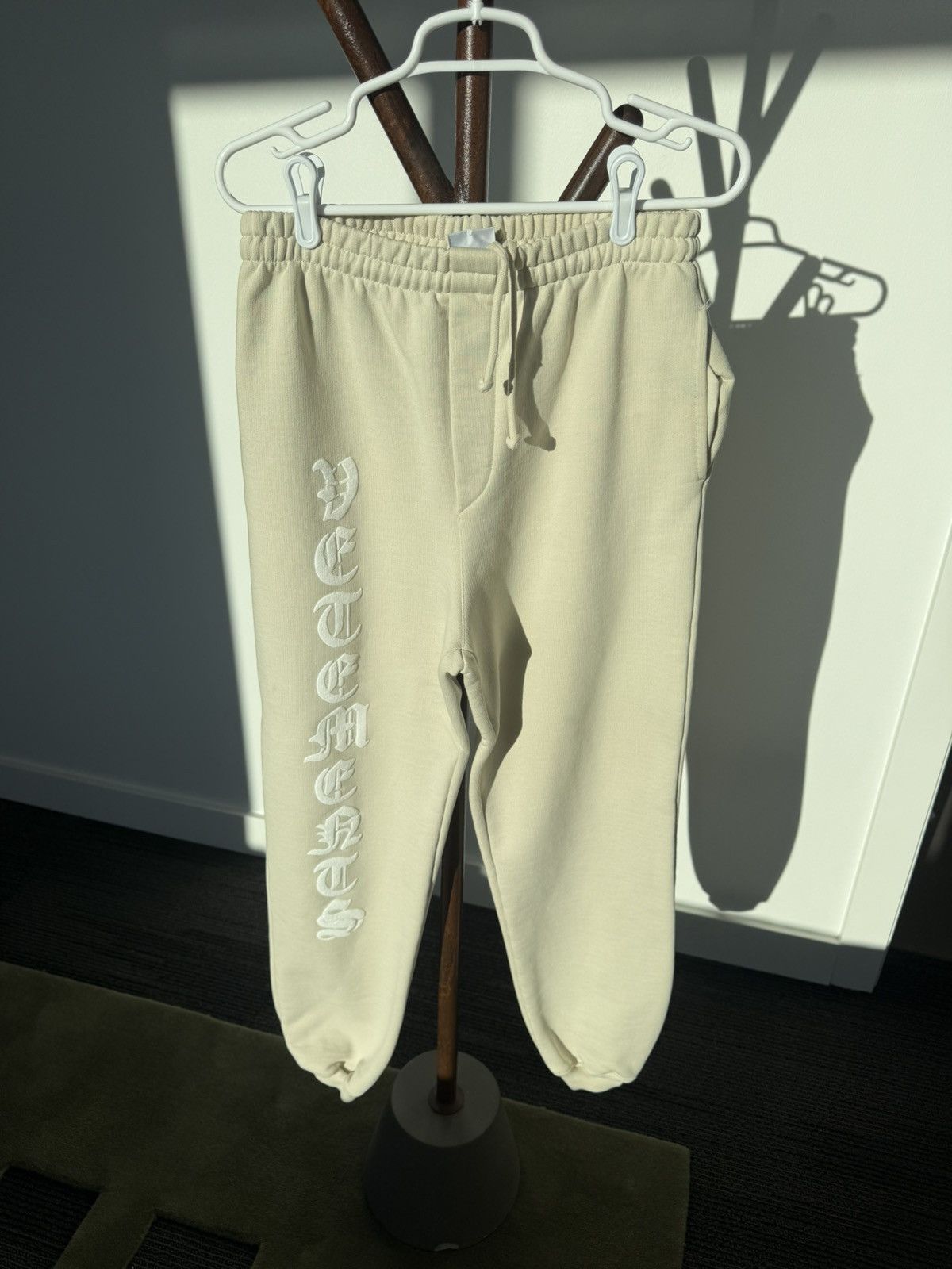 Vetements Vetements old english / anarchy sweatpants Size US 34 / EU 50 - 1 Thumbnail