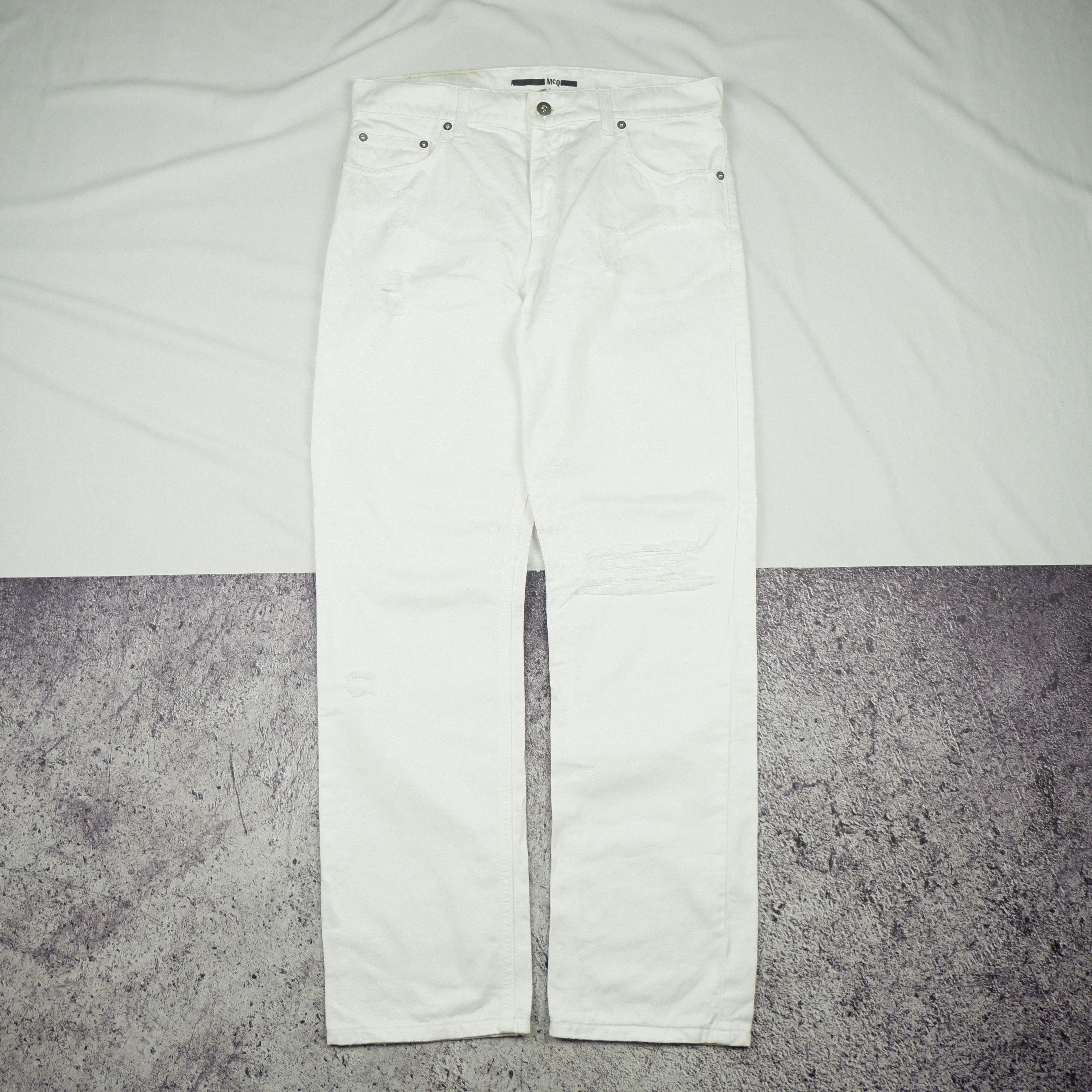 Alexander McQueen Alexander McQueen Ripped White Jeans Size US 26 / EU 42 - 1 Thumbnail