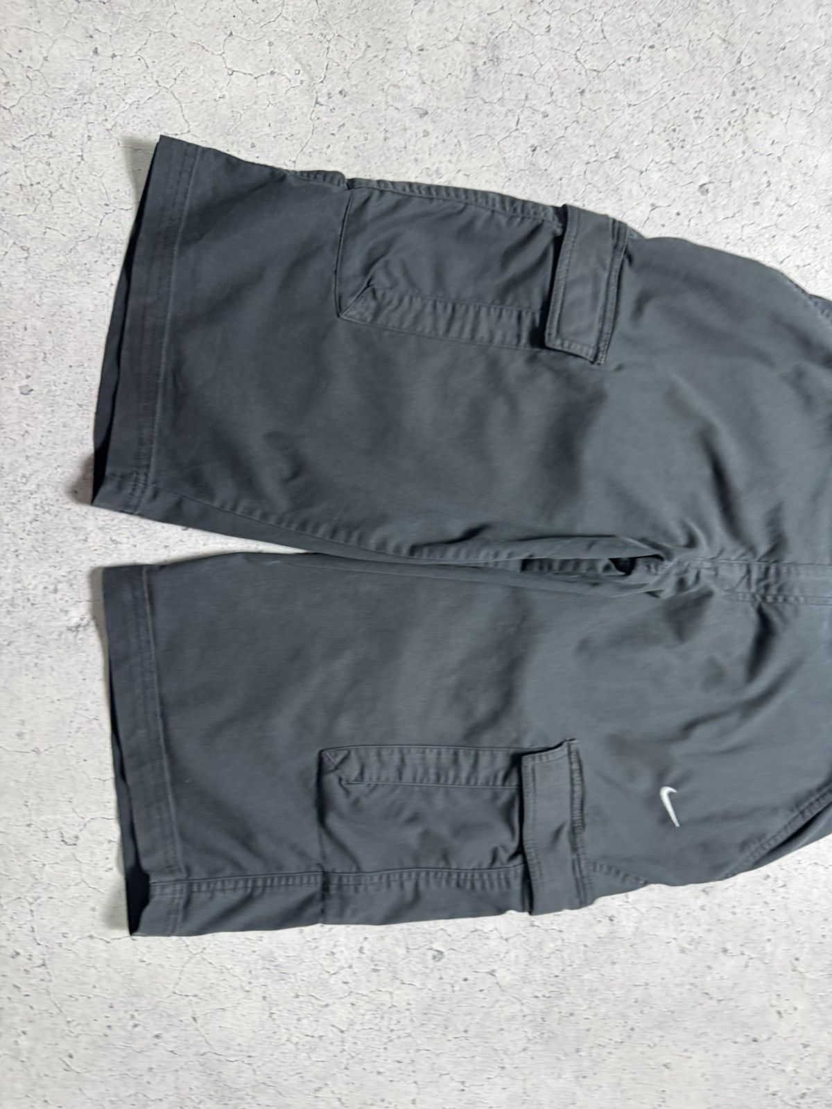 Nike Nike Vintage Cargo Shorts Black Size S Baggy Drill Swoosh Size US 30 / EU 46 - 2 Thumbnail