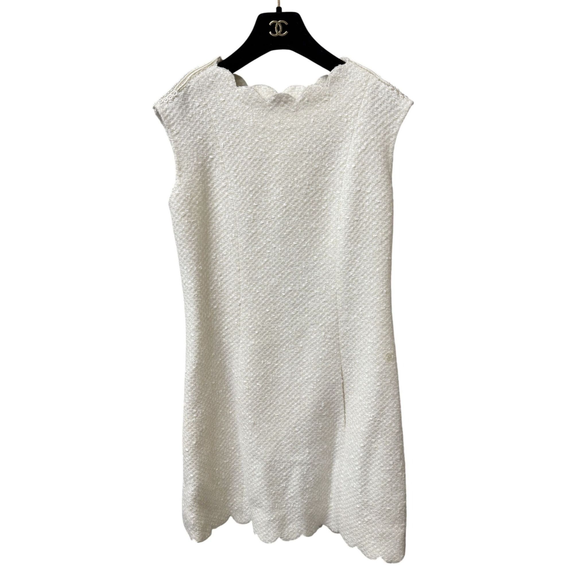 Chanel Chanel White Tweed Scalloped Sleeveless Dress Size 40 Made I Size S / US 4 / IT 40 - 1 Thumbnail