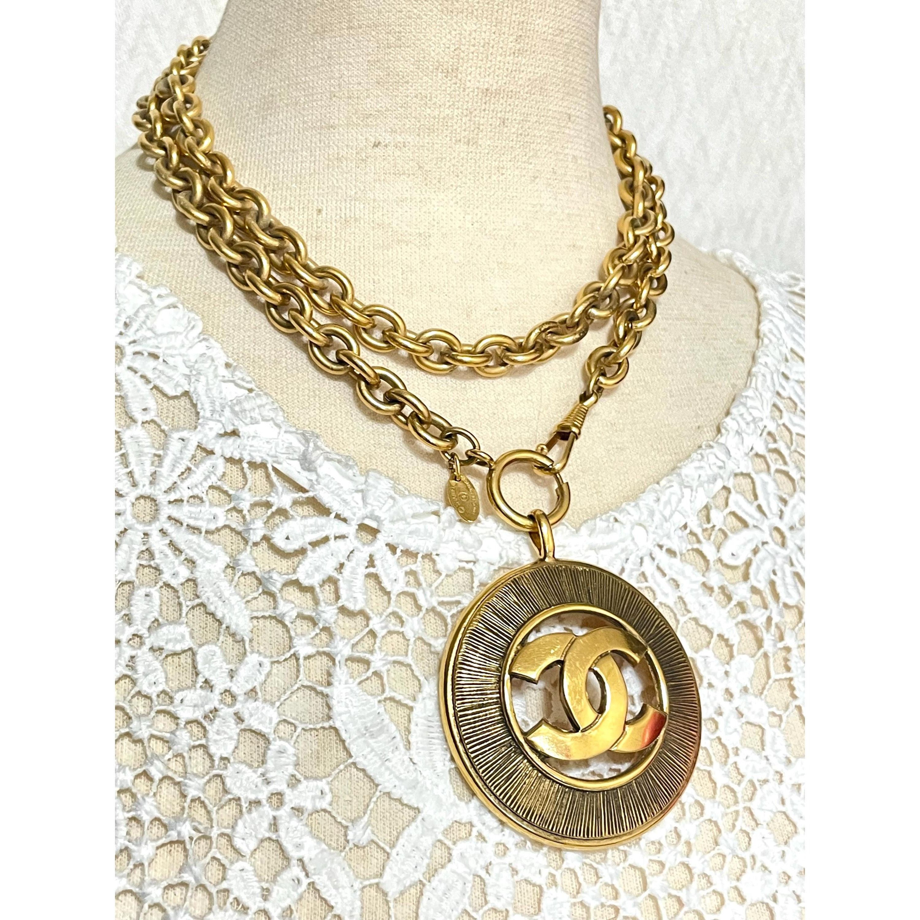 Chanel Vintage CHANEL long necklace with jumbo CC top. Size ONE SIZE - 3 Thumbnail