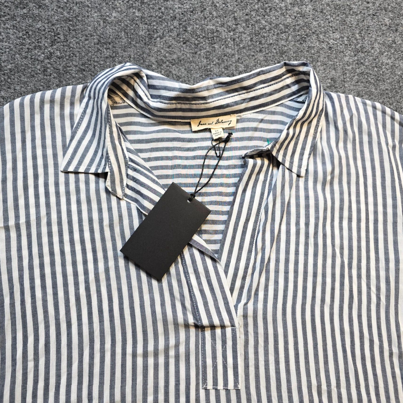 Vintage Jane & Delancey Shirt Women 2X Blue White Striped V Neck Boxy Casual Beachy Size XXL / US 16-18 / IT 52-54 - 2 Thumbnail