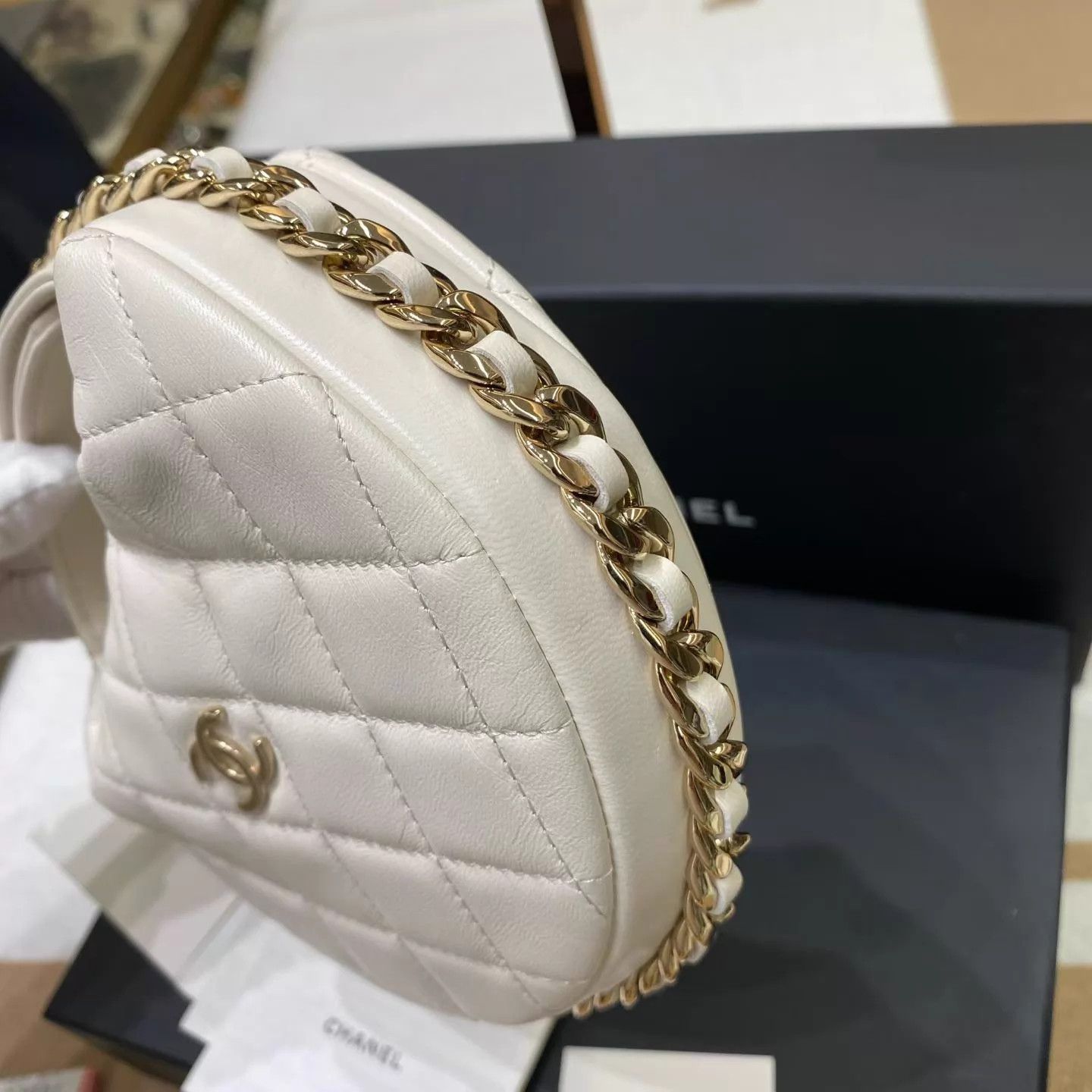 Chanel Chanel 23C White Hula Hoop Clutch 16x16 Size ONE SIZE - 7 Thumbnail